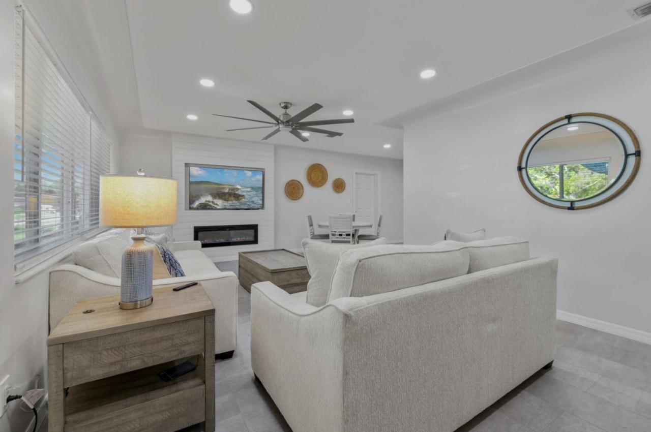 The Coastal Retreat Modern 3br With Beachy Charm *