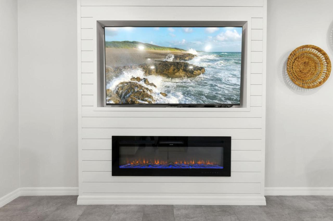 The Coastal Retreat Modern 3br With Beachy Charm Seminole