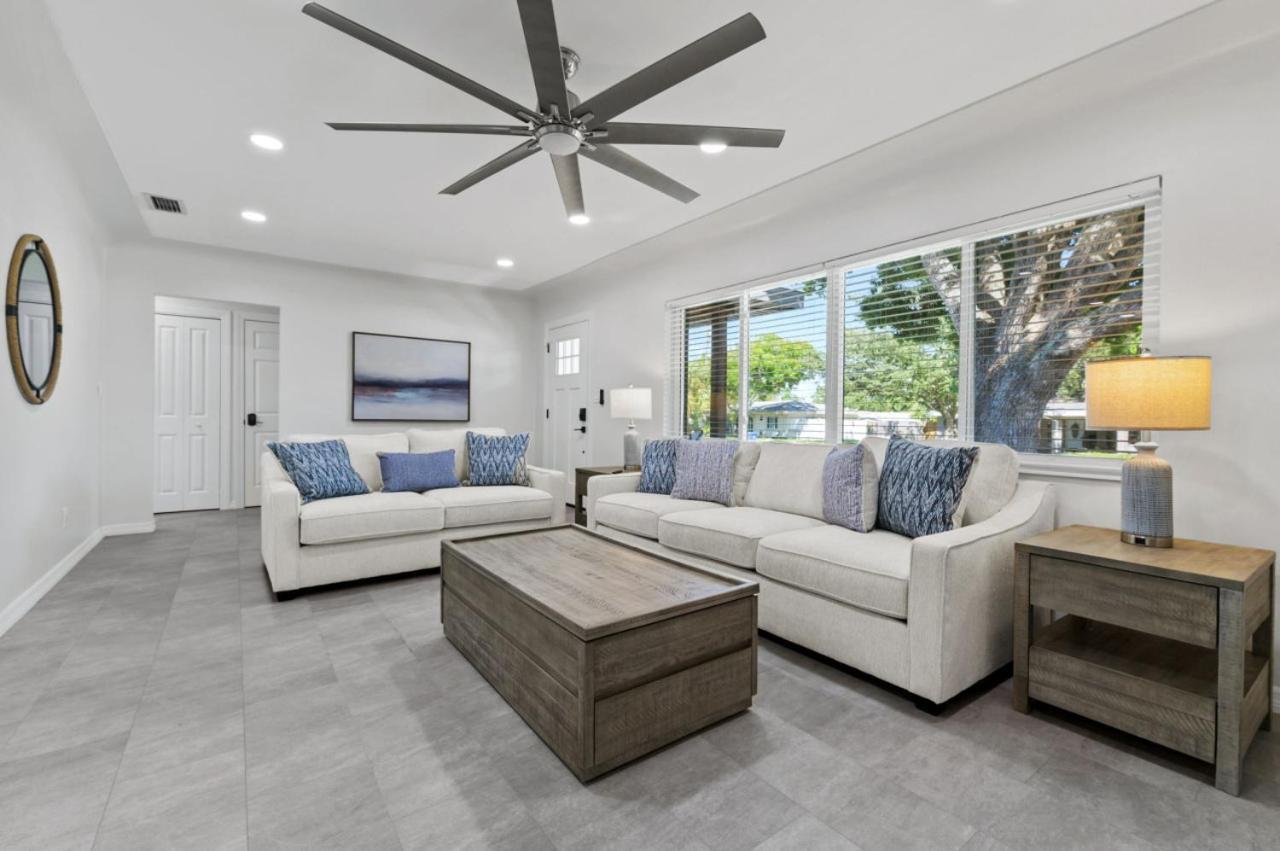 Holiday home The Coastal Retreat Modern 3br With Beachy Charm *