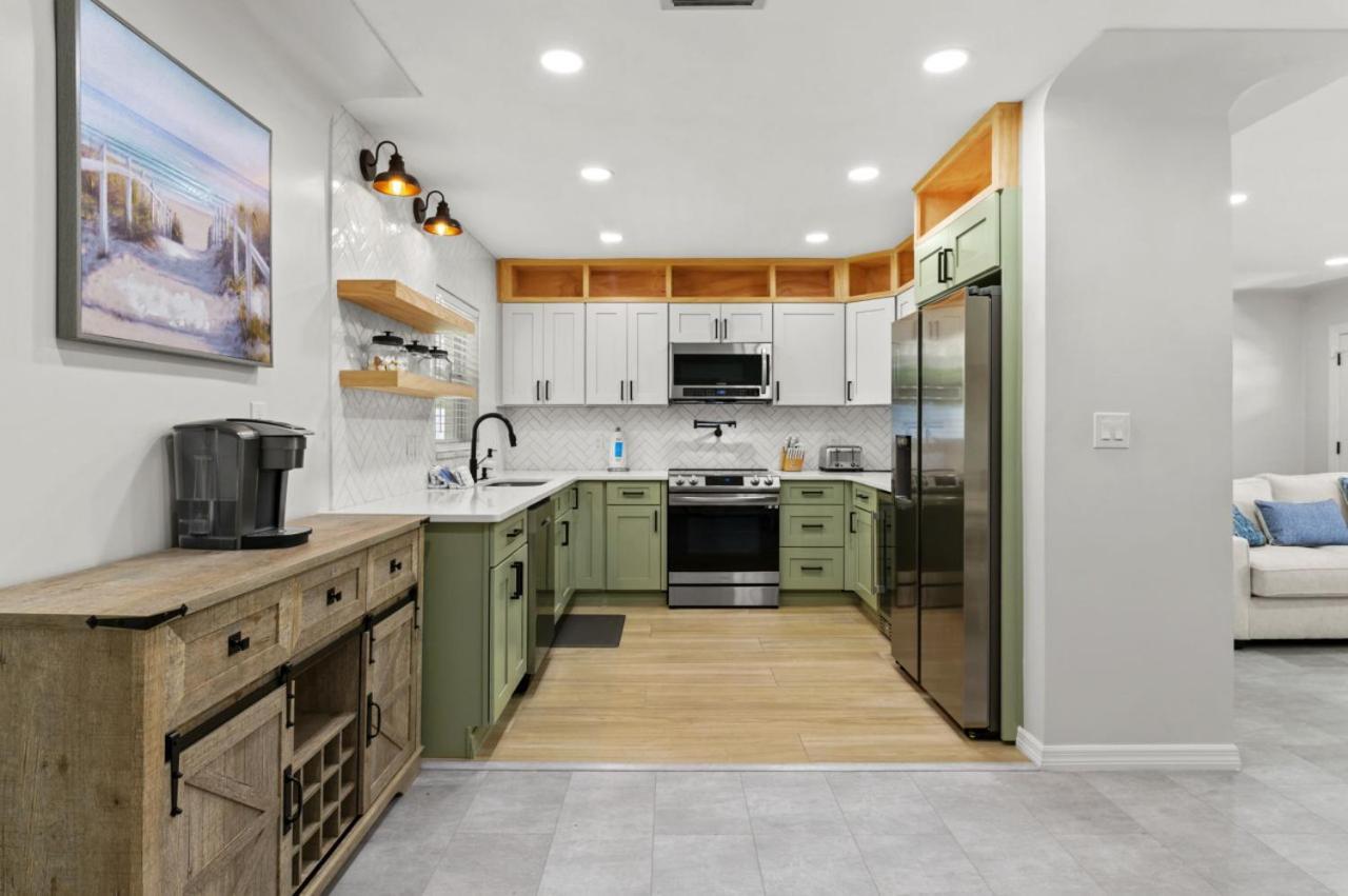 Holiday home The Coastal Retreat Modern 3br With Beachy Charm Seminole