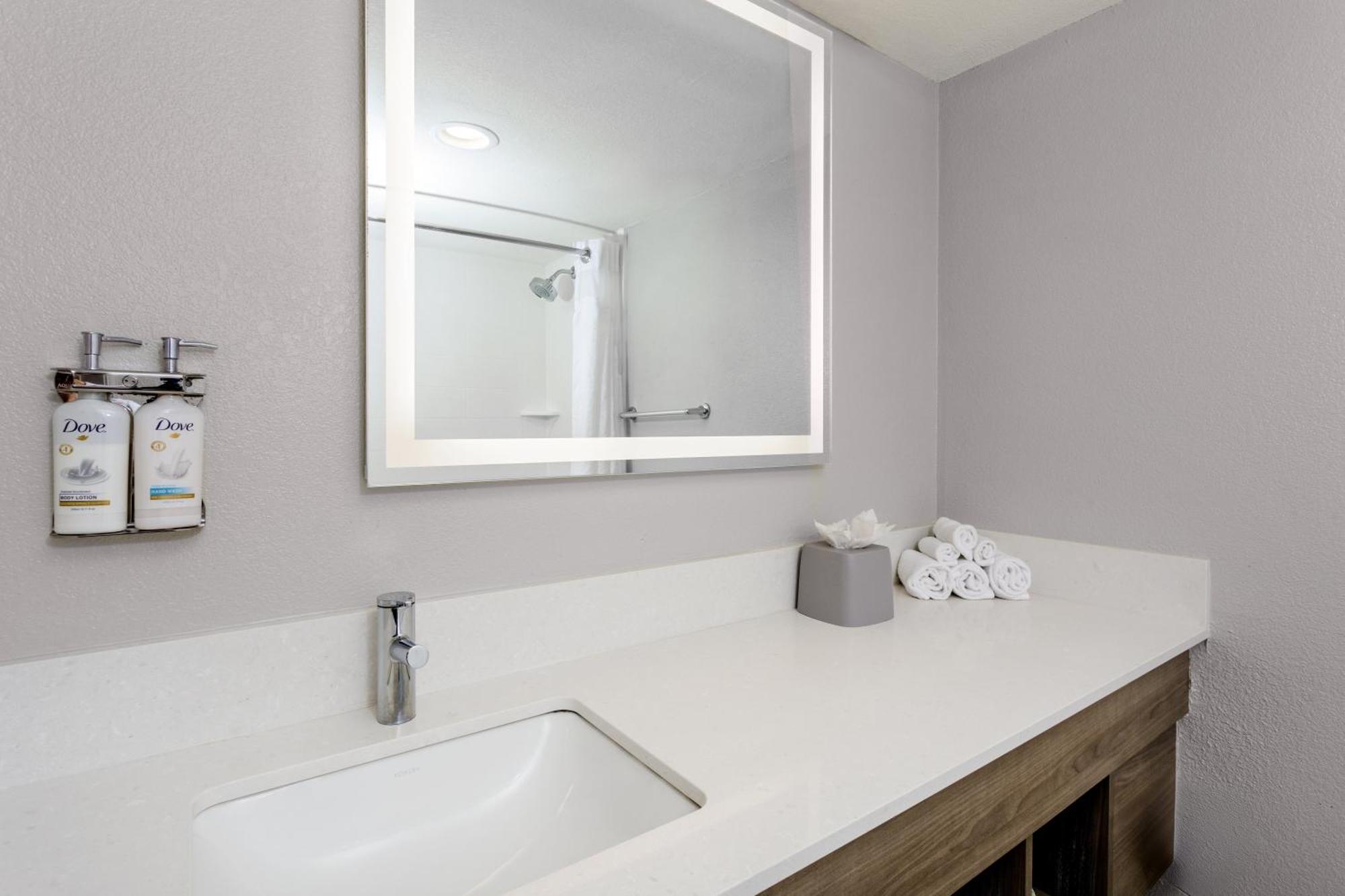 Express & Oceanfront Daytona Shores By Ihg Resort 3*