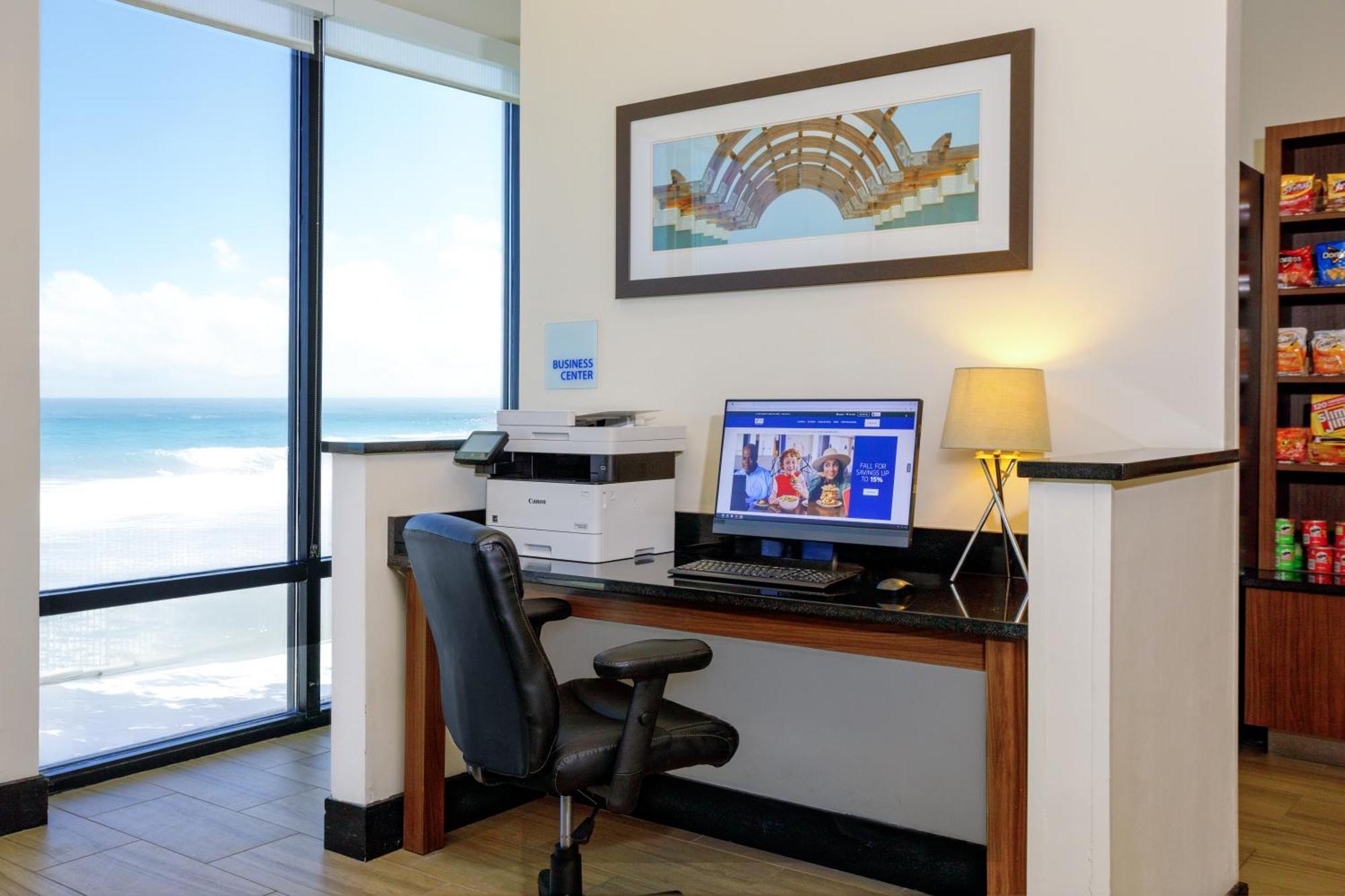 Resort Express & Oceanfront Daytona Shores By Ihg 3*
