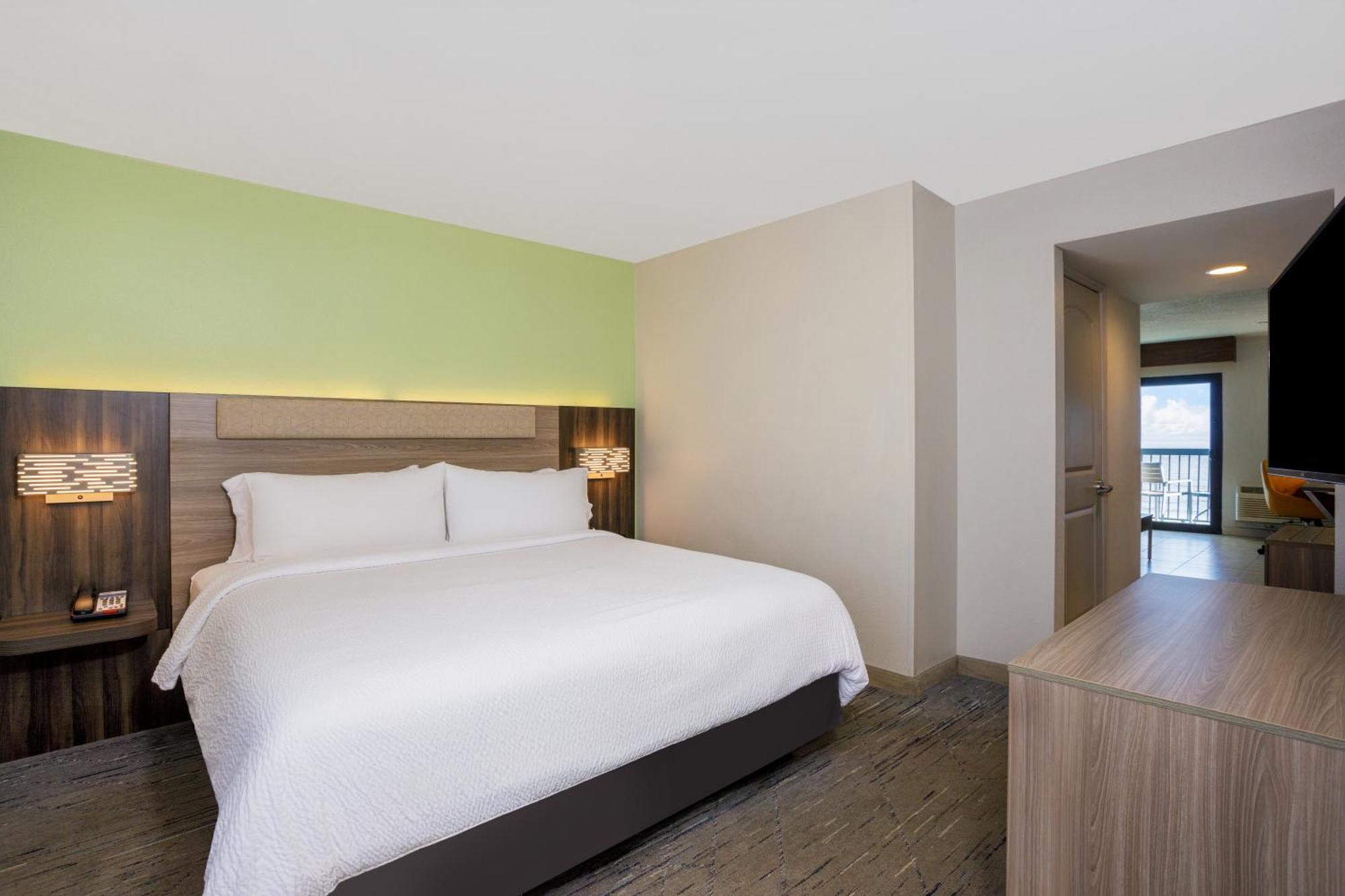 Express & Oceanfront Daytona Shores By Ihg 3*