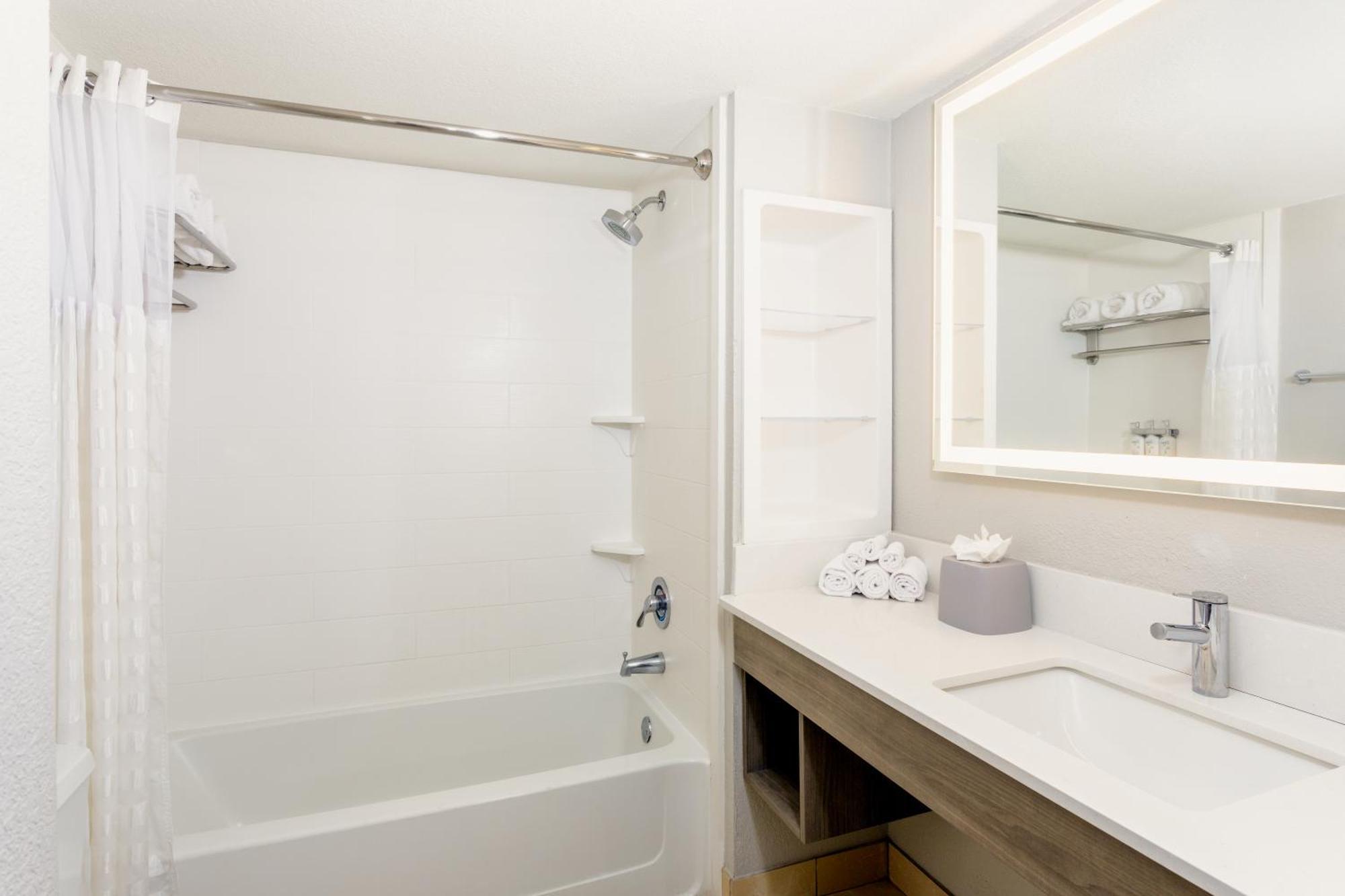 Express & Oceanfront Daytona Shores By Ihg Resort