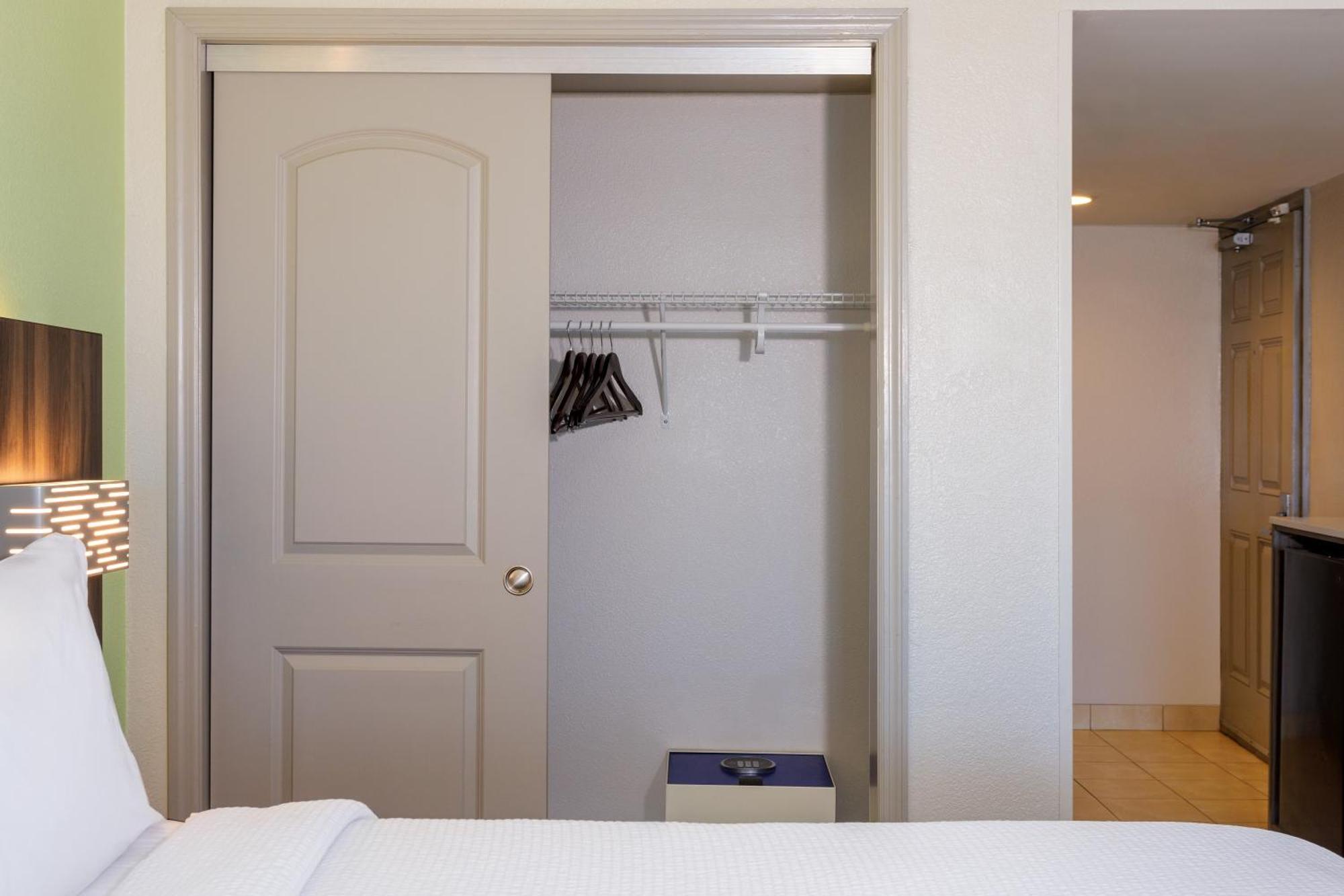 Resort Express & Oceanfront Daytona Shores By Ihg