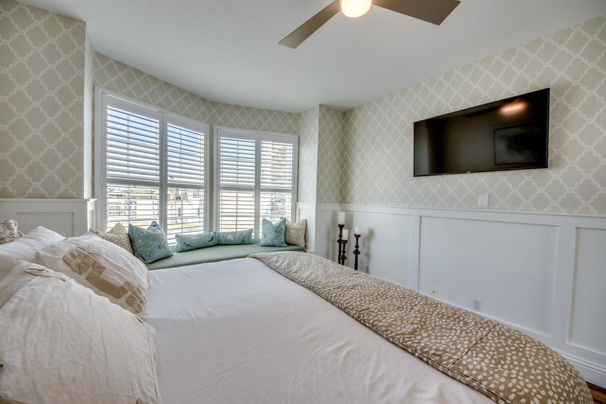 Prime Location, Luxurious And Tranquil Retreat - Back Bay Beauty - Roelens * Fort Myers Beach