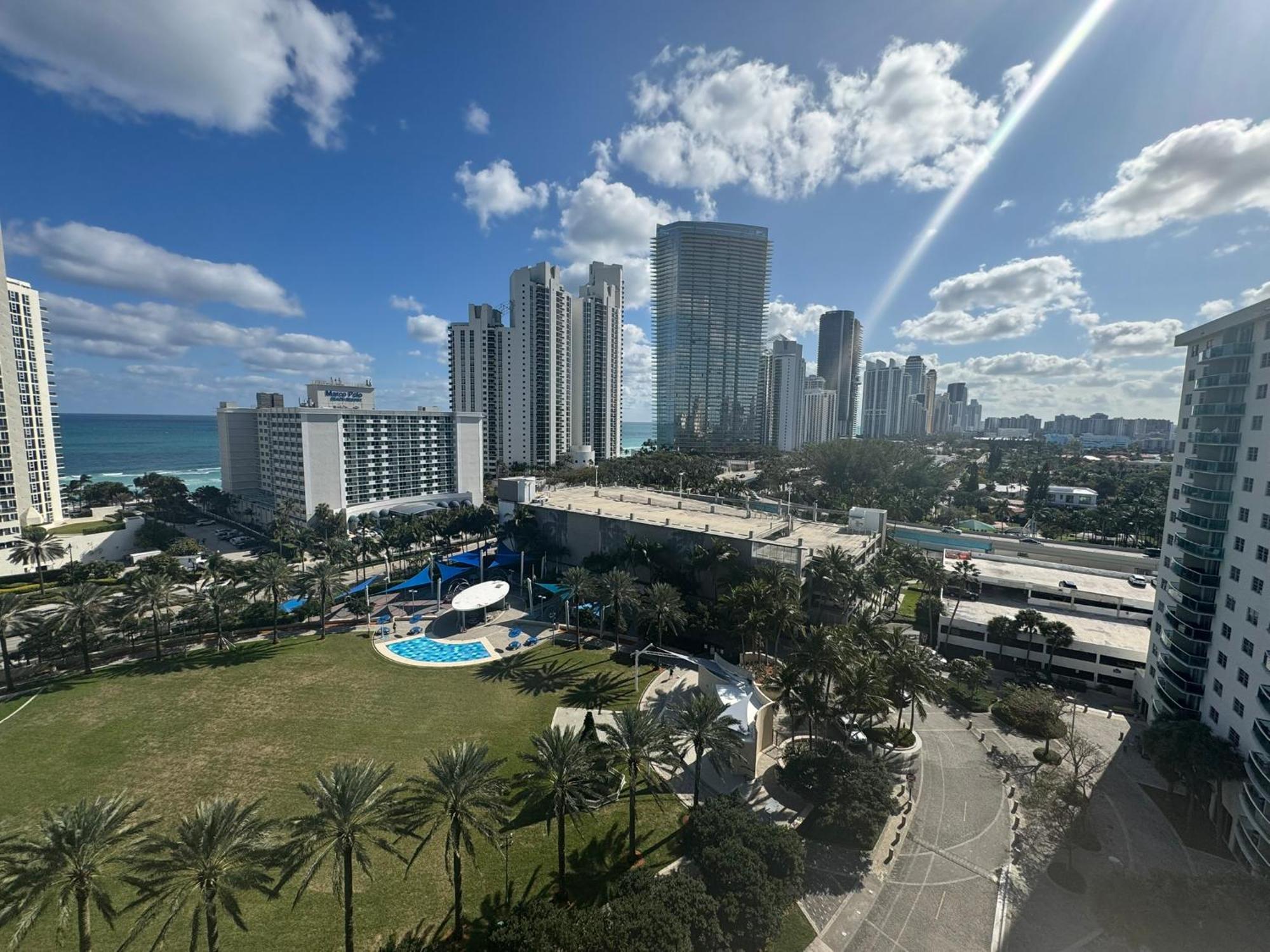 Luxury With Amenities Sunny Isles * Sunny Isles Beach
