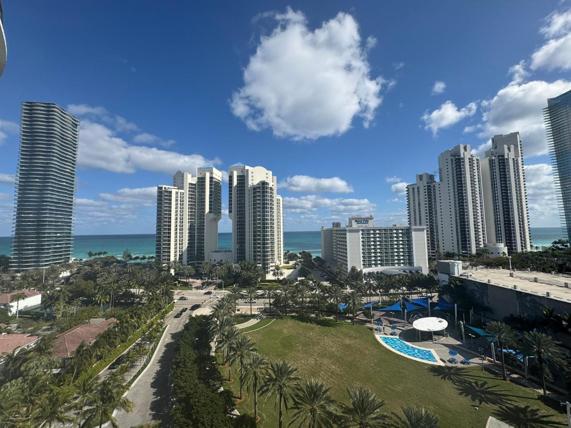 Luxury With Amenities Sunny Isles * Sunny Isles Beach