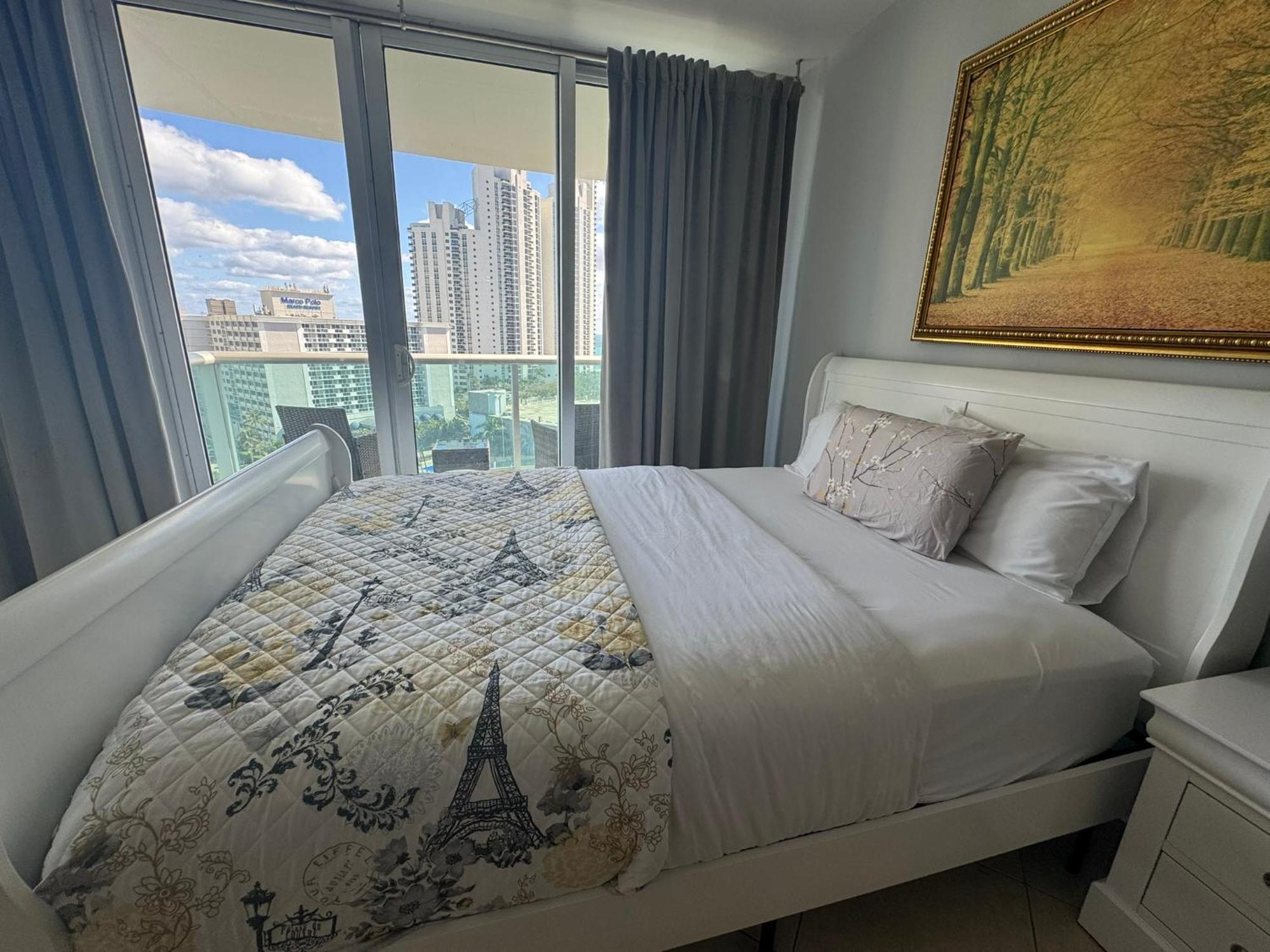 Luxury With Amenities Sunny Isles * Sunny Isles Beach