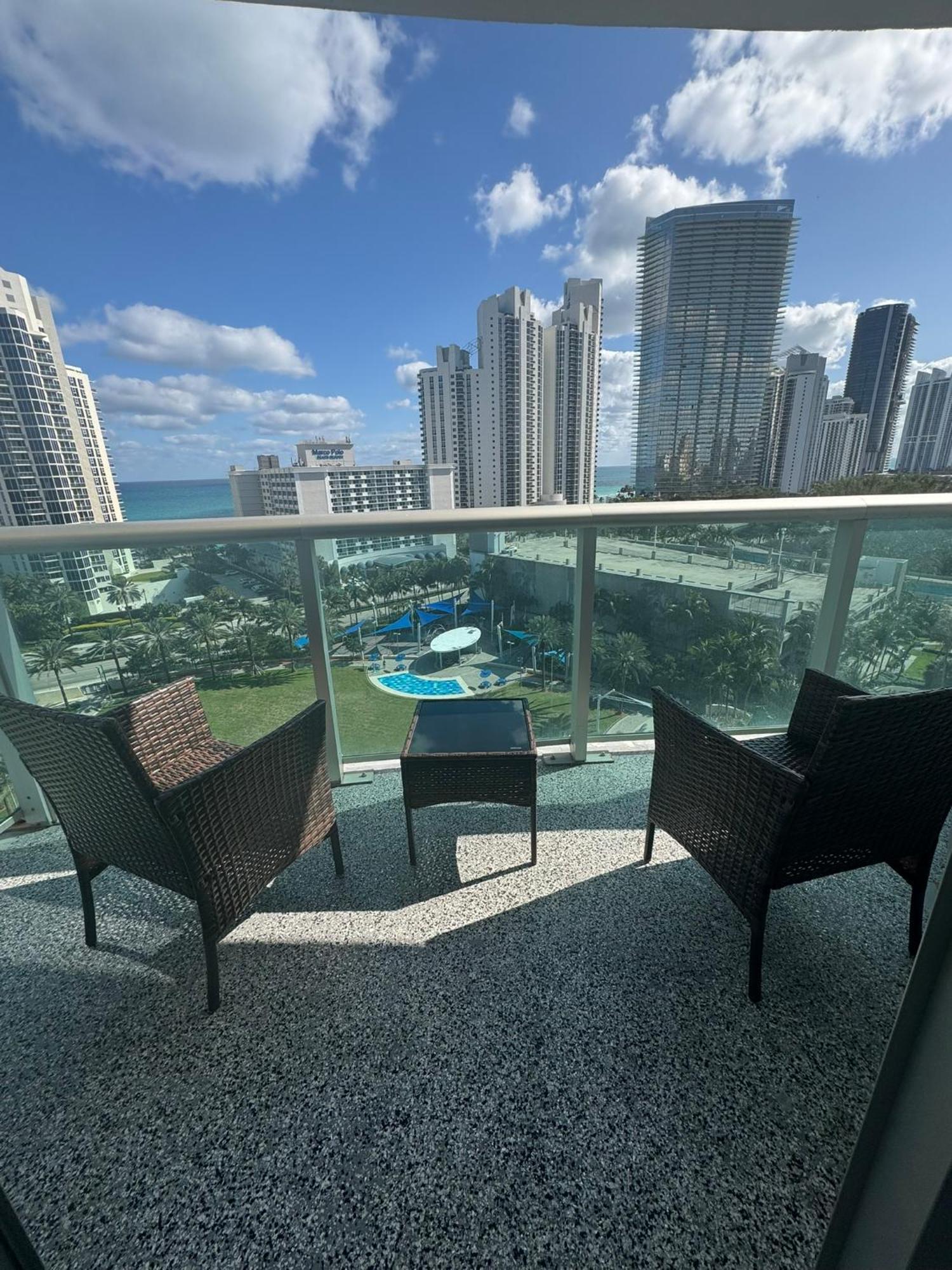 Luxury With Amenities Sunny Isles * Sunny Isles Beach