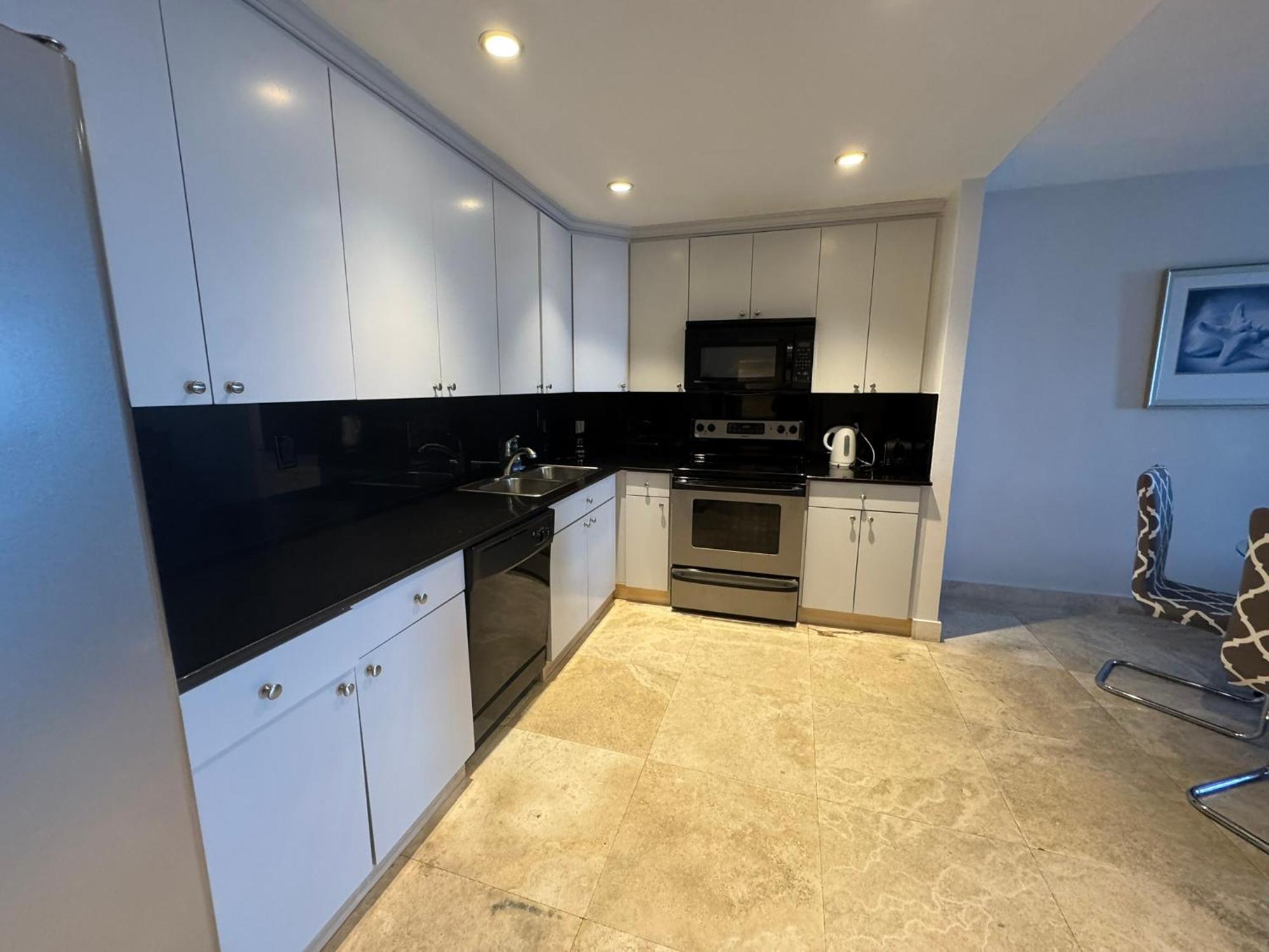 Luxury With Amenities Sunny Isles * Sunny Isles Beach