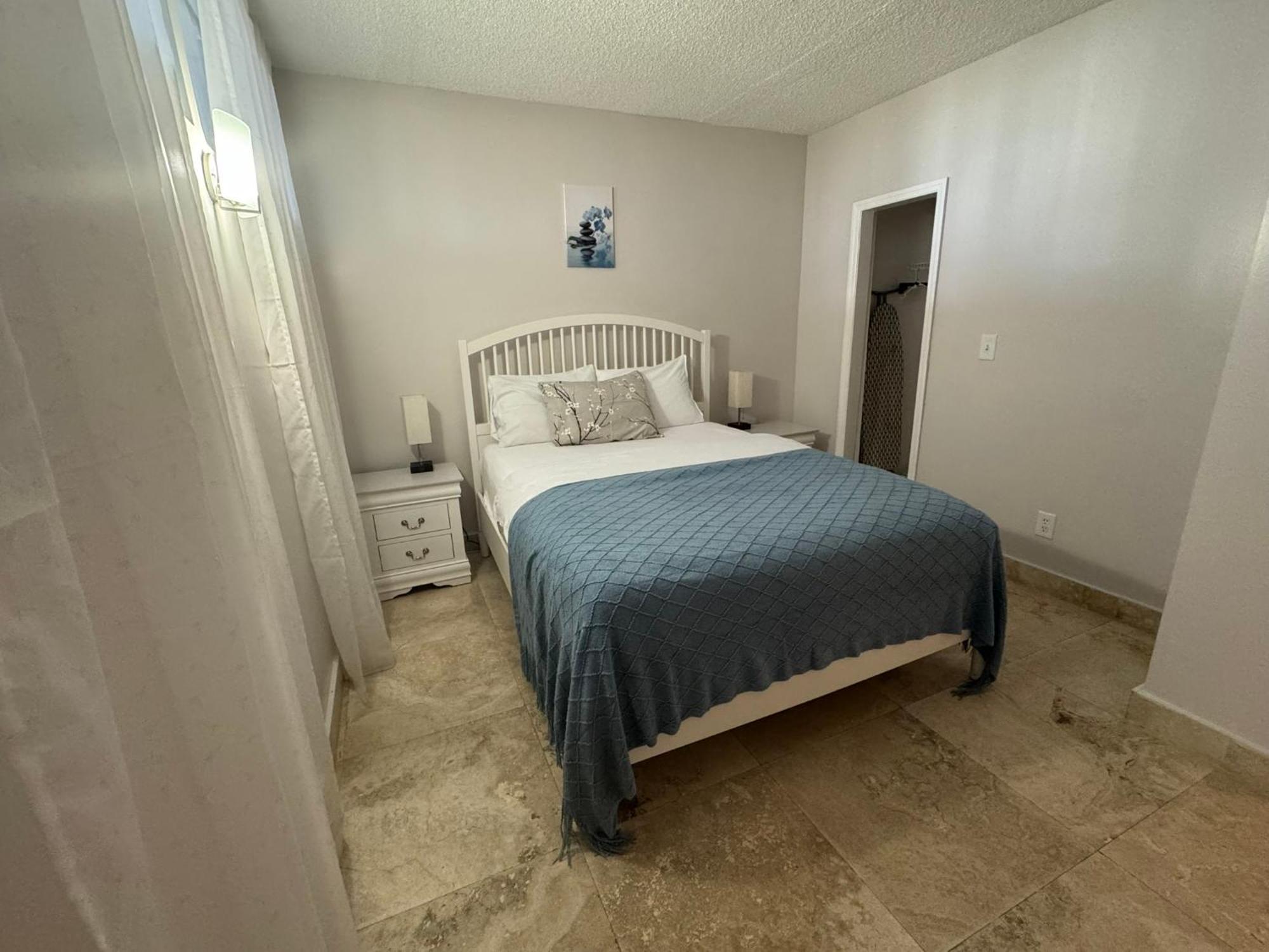 Luxury With Amenities Sunny Isles * Sunny Isles Beach