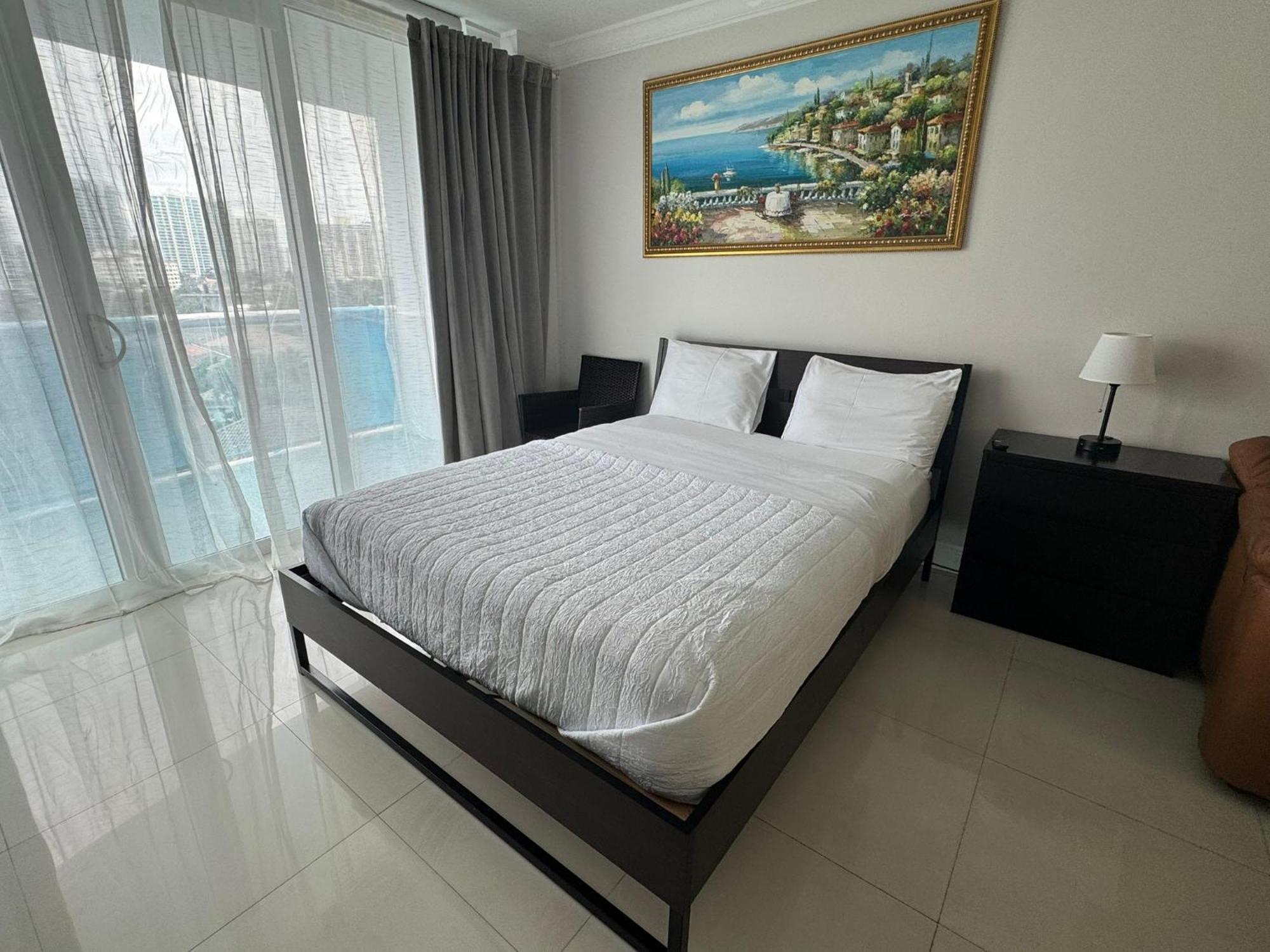 Luxury With Amenities Sunny Isles * Sunny Isles Beach