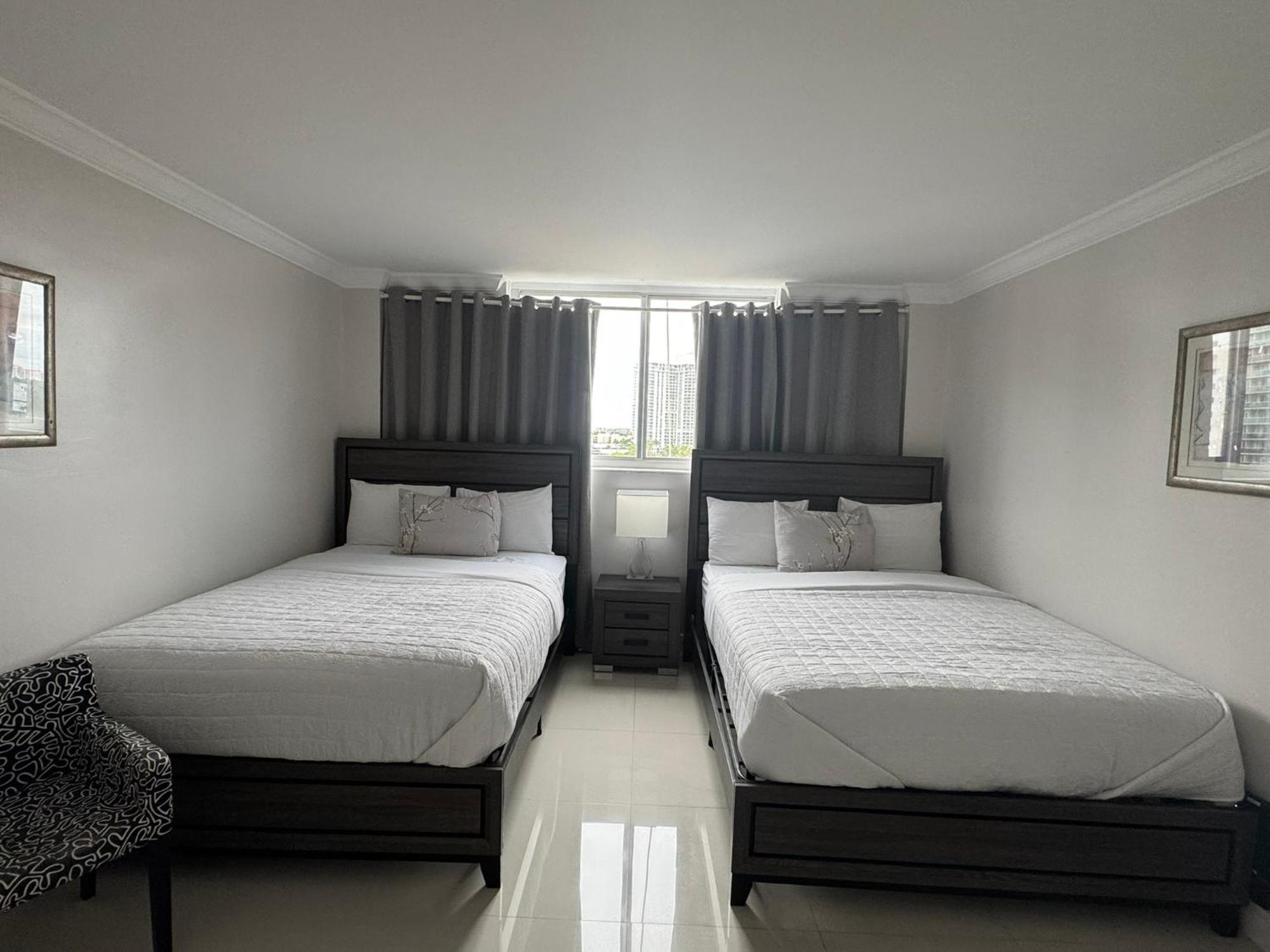 Luxury With Amenities Sunny Isles * Sunny Isles Beach