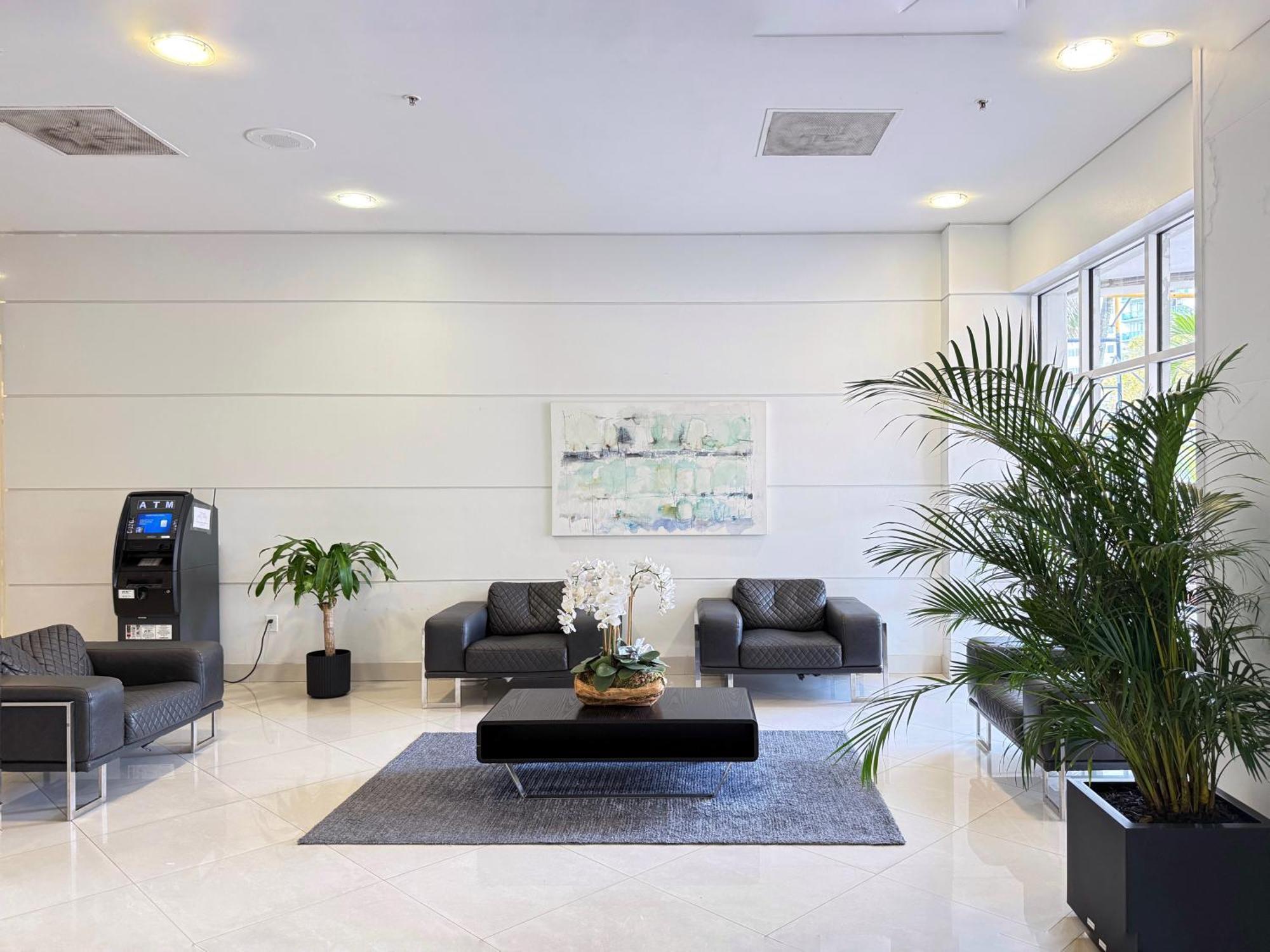1 Spring Promo - Sunny Isles Seaview Condo, Walk To Beach, Amazing Amenities * Sunny Isles Beach