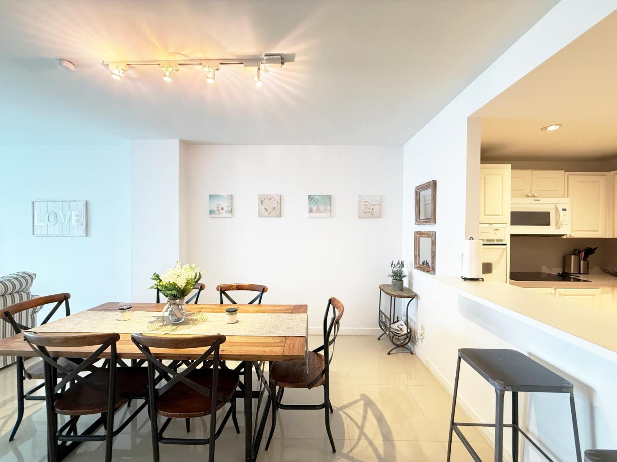 1 Spring Promo - Sunny Isles Seaview Condo, Walk To Beach, Amazing Amenities Apartment