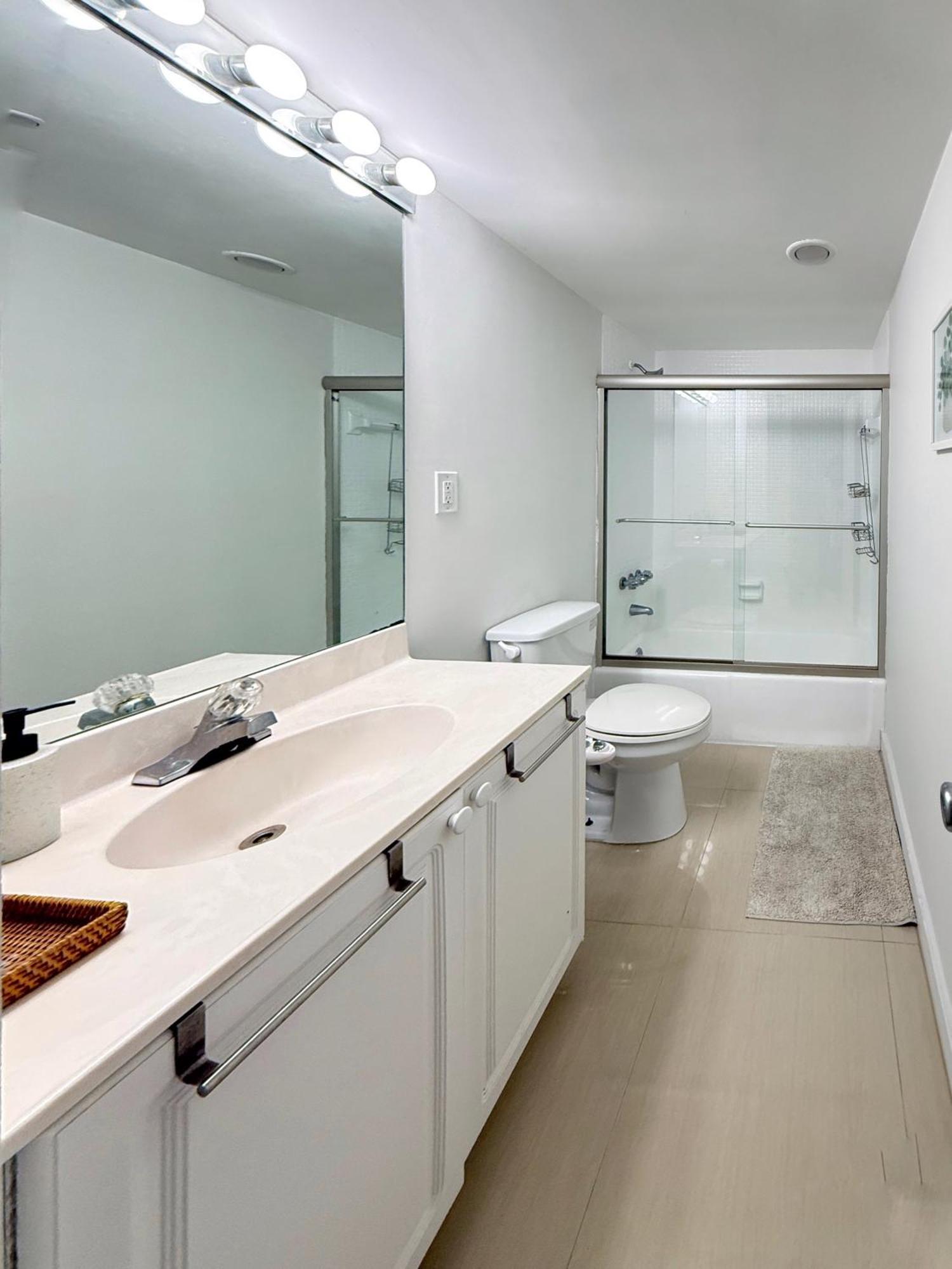 1 Spring Promo - Sunny Isles Seaview Condo, Walk To Beach, Amazing Amenities Apartment