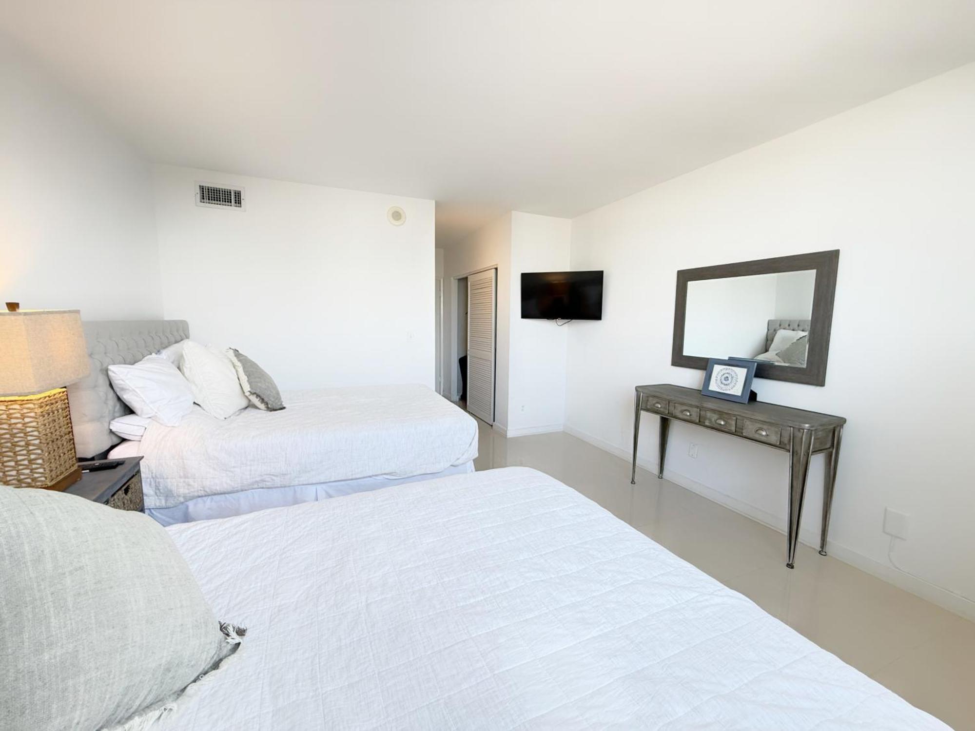 1 Spring Promo - Sunny Isles Seaview Condo, Walk To Beach, Amazing Amenities *