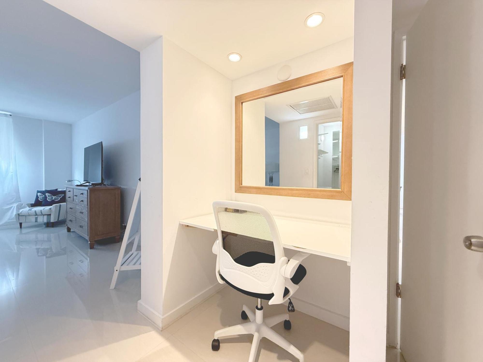 1 Spring Promo - Sunny Isles Seaview Condo, Walk To Beach, Amazing Amenities