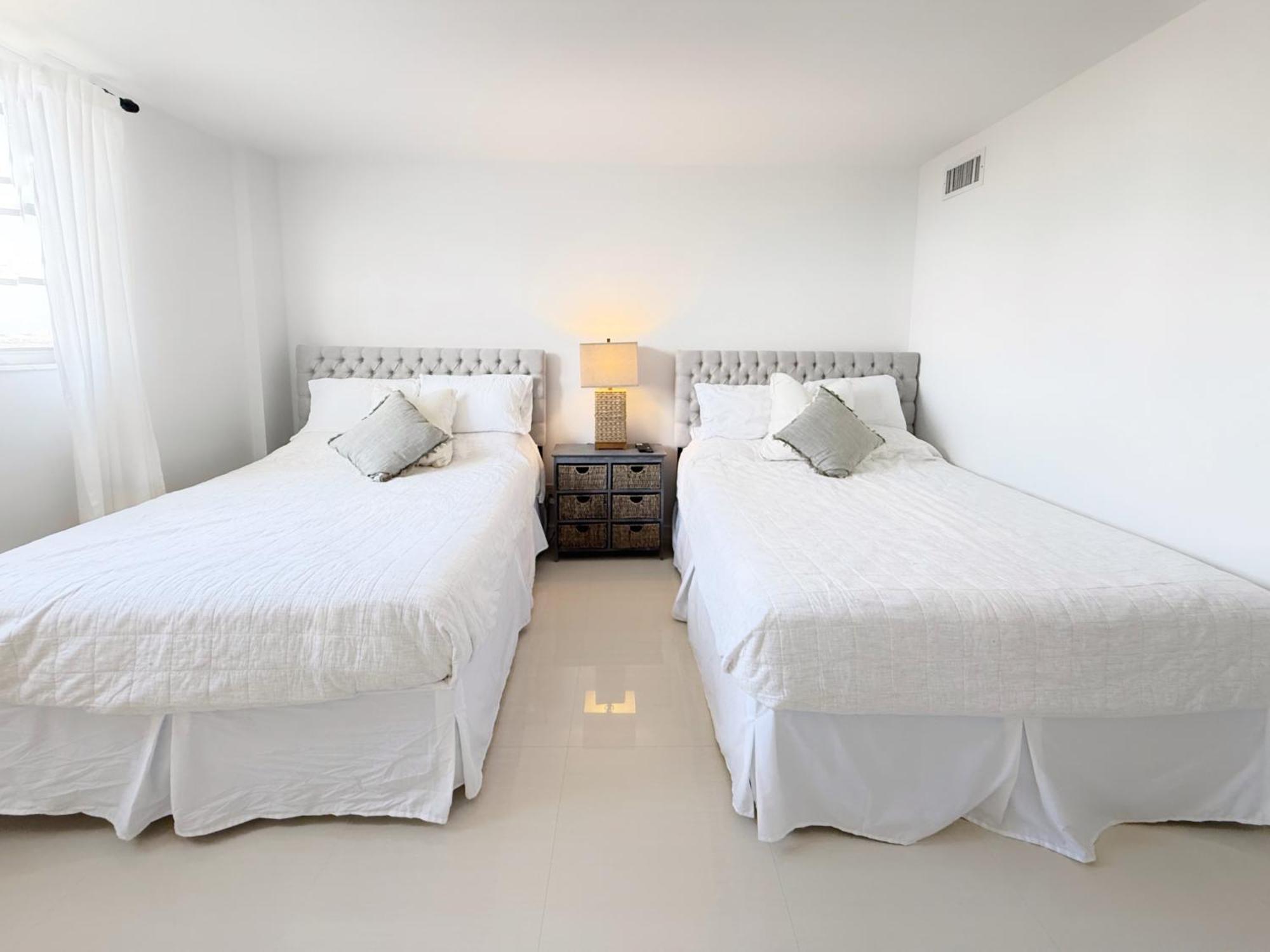 1 Spring Promo - Sunny Isles Seaview Condo, Walk To Beach, Amazing Amenities *