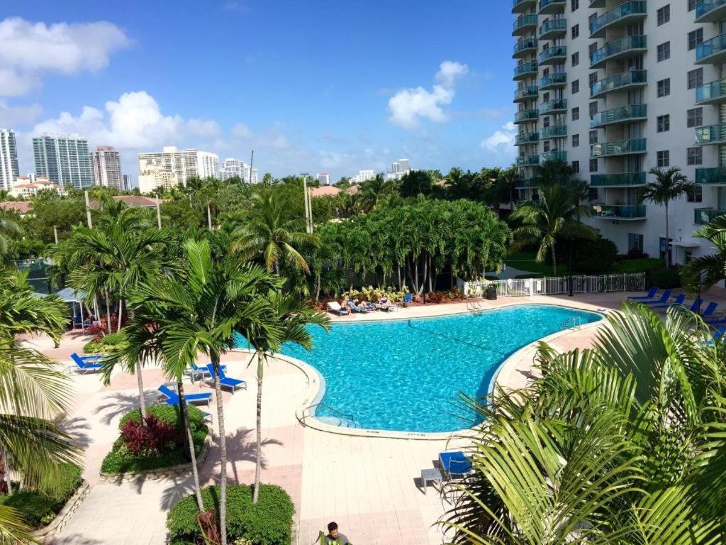 1 Spring Promo - Sunny Isles Seaview Condo, Walk To Beach, Amazing Amenities Apartment