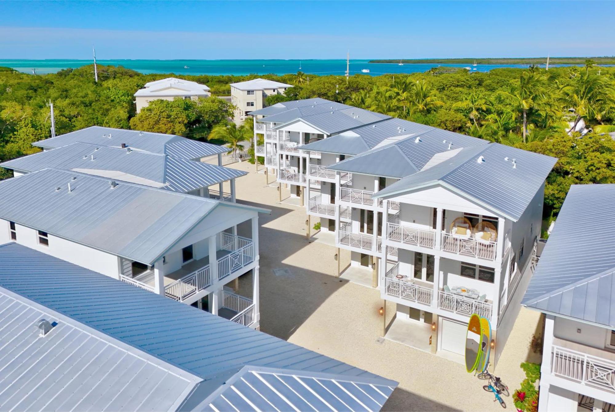 At The Sandbar - Oceanfront, Htd Pool, Dock, Gameroom *