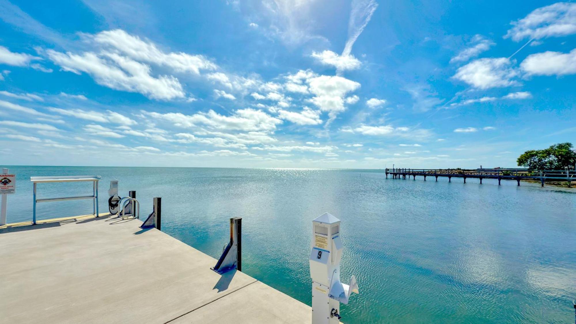 At The Sandbar - Oceanfront, Htd Pool, Dock, Gameroom Islamorada