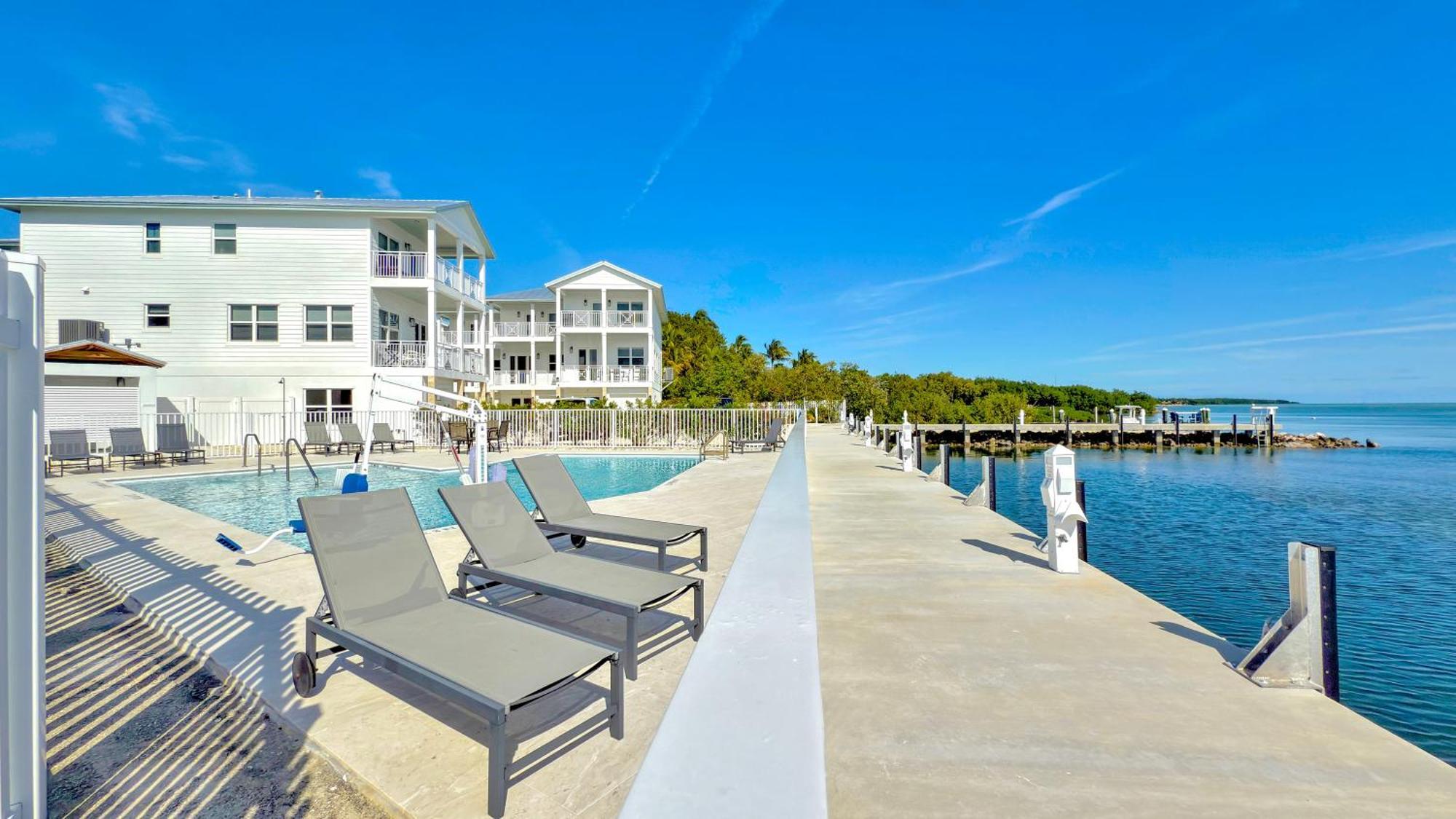 At The Sandbar - Oceanfront, Htd Pool, Dock, Gameroom Holiday home *