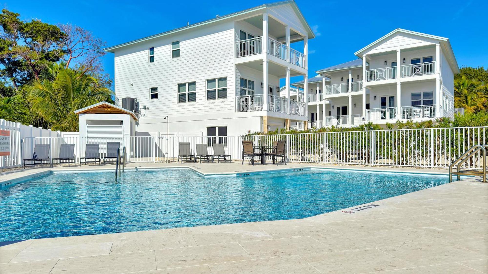 Holiday home At The Sandbar - Oceanfront, Htd Pool, Dock, Gameroom *