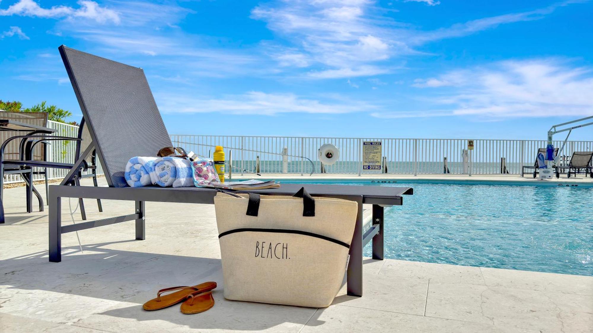 At The Sandbar - Oceanfront, Htd Pool, Dock, Gameroom * Islamorada