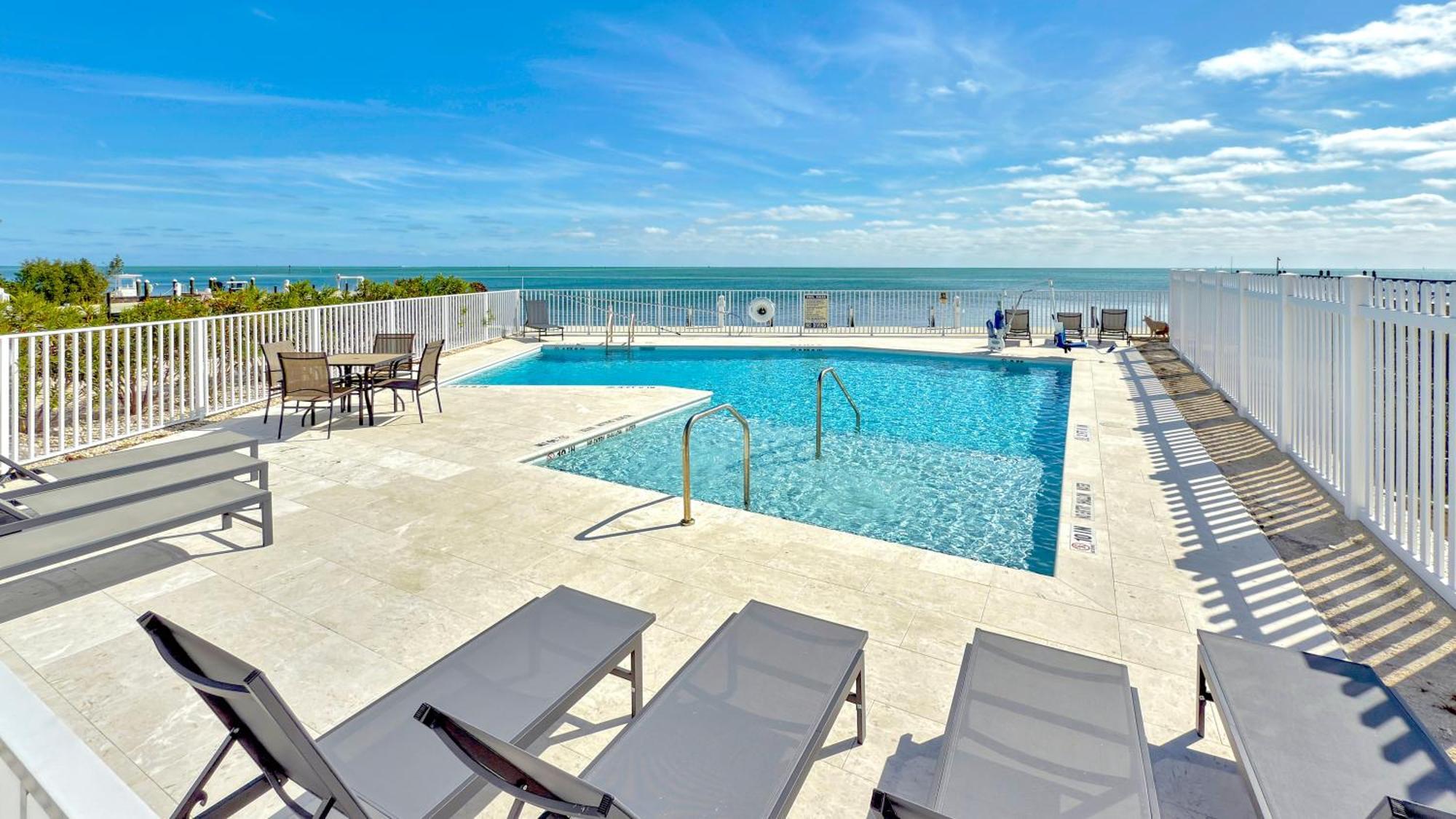 At The Sandbar - Oceanfront, Htd Pool, Dock, Gameroom Holiday home Islamorada