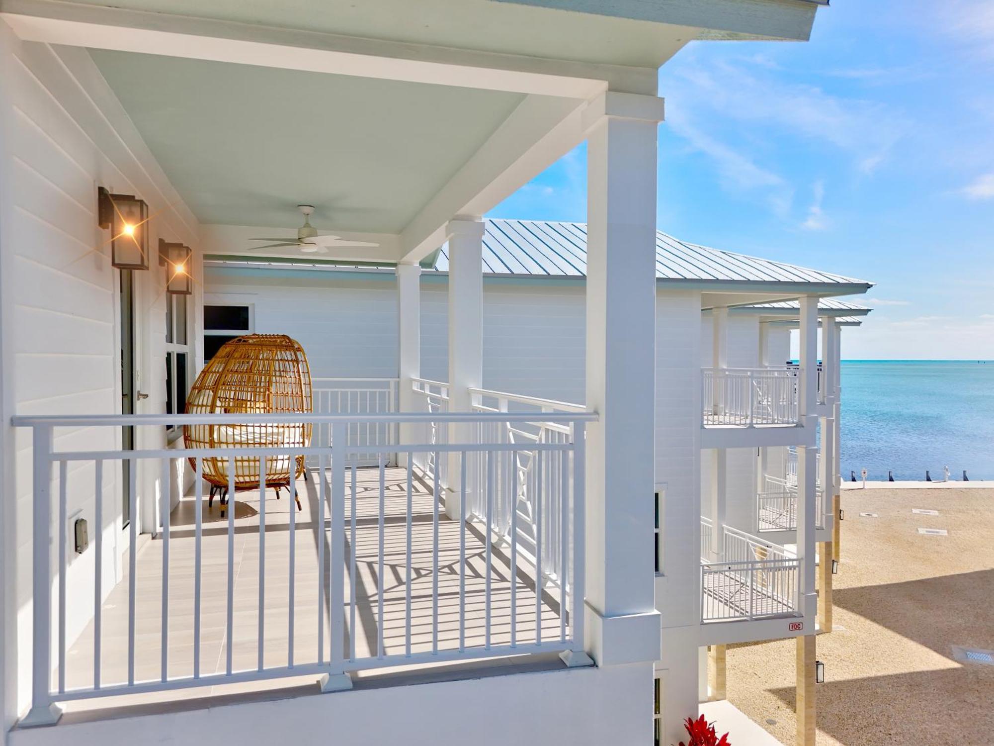 At The Sandbar - Oceanfront, Htd Pool, Dock, Gameroom Holiday home