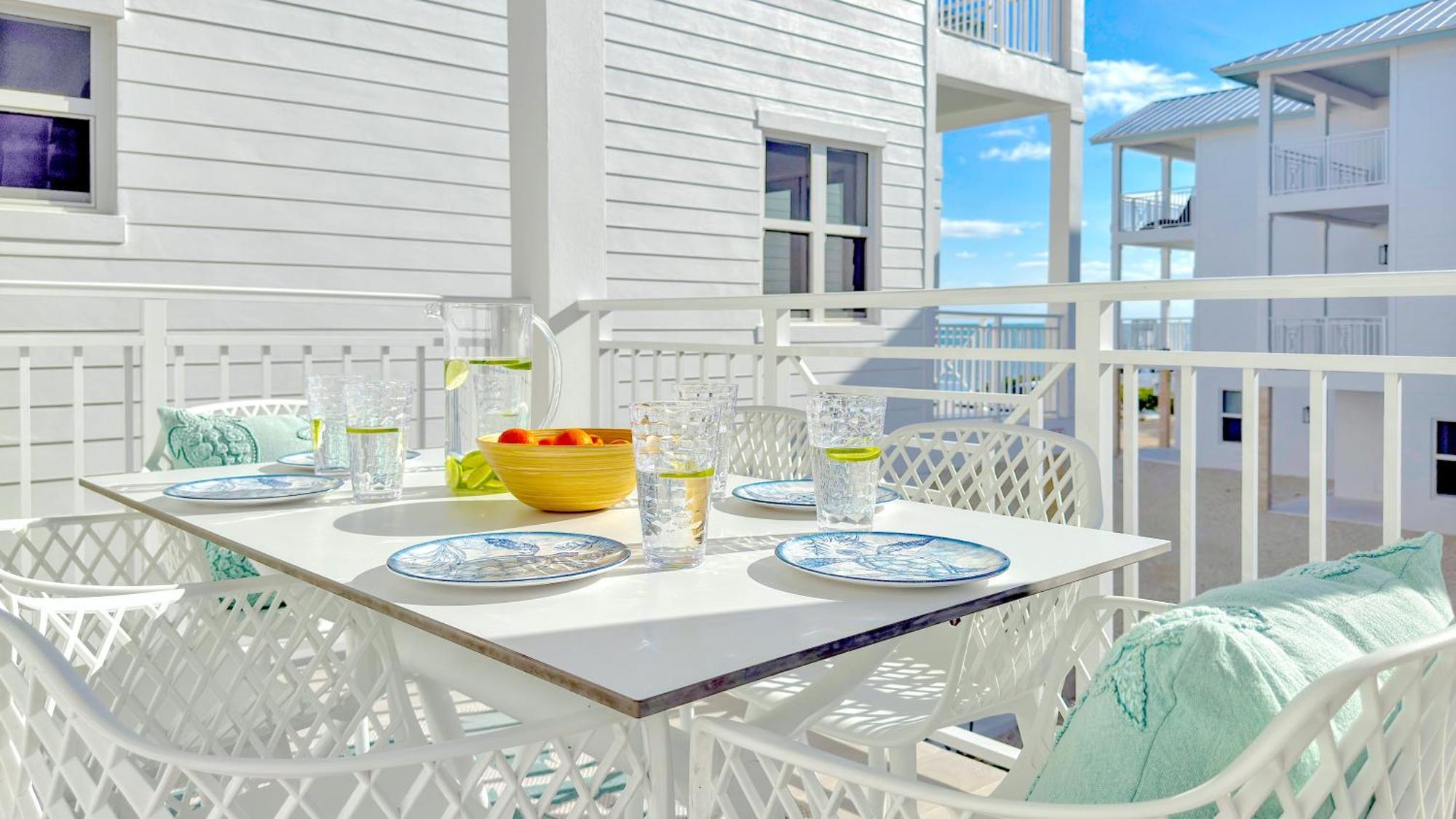 Holiday home At The Sandbar - Oceanfront, Htd Pool, Dock, Gameroom *