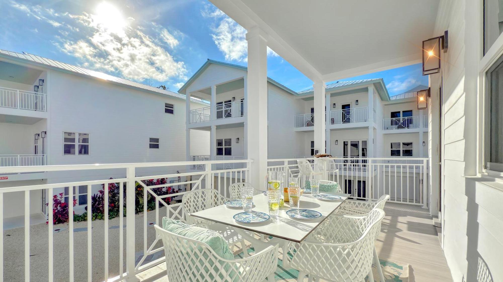 At The Sandbar - Oceanfront, Htd Pool, Dock, Gameroom *