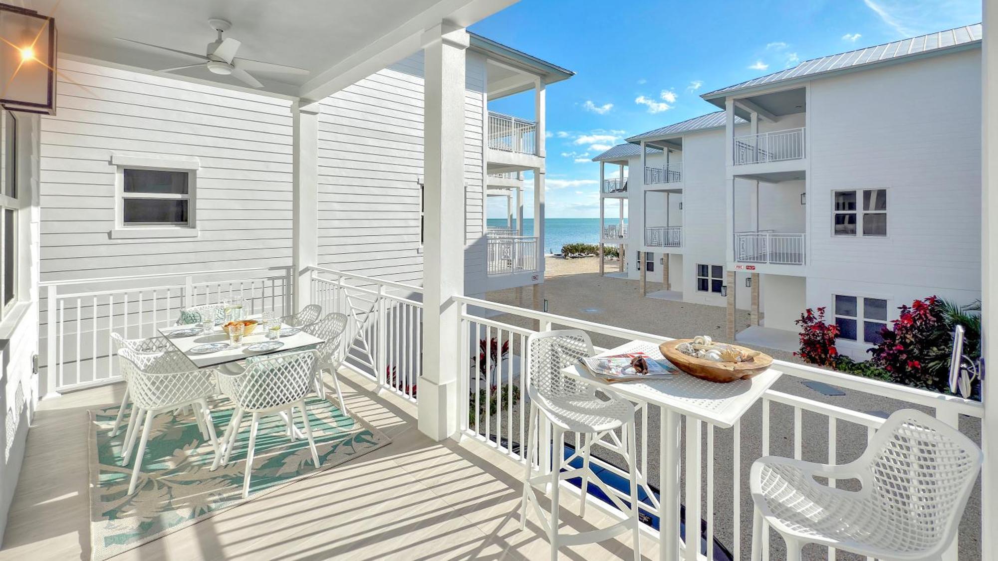 At The Sandbar - Oceanfront, Htd Pool, Dock, Gameroom * Islamorada