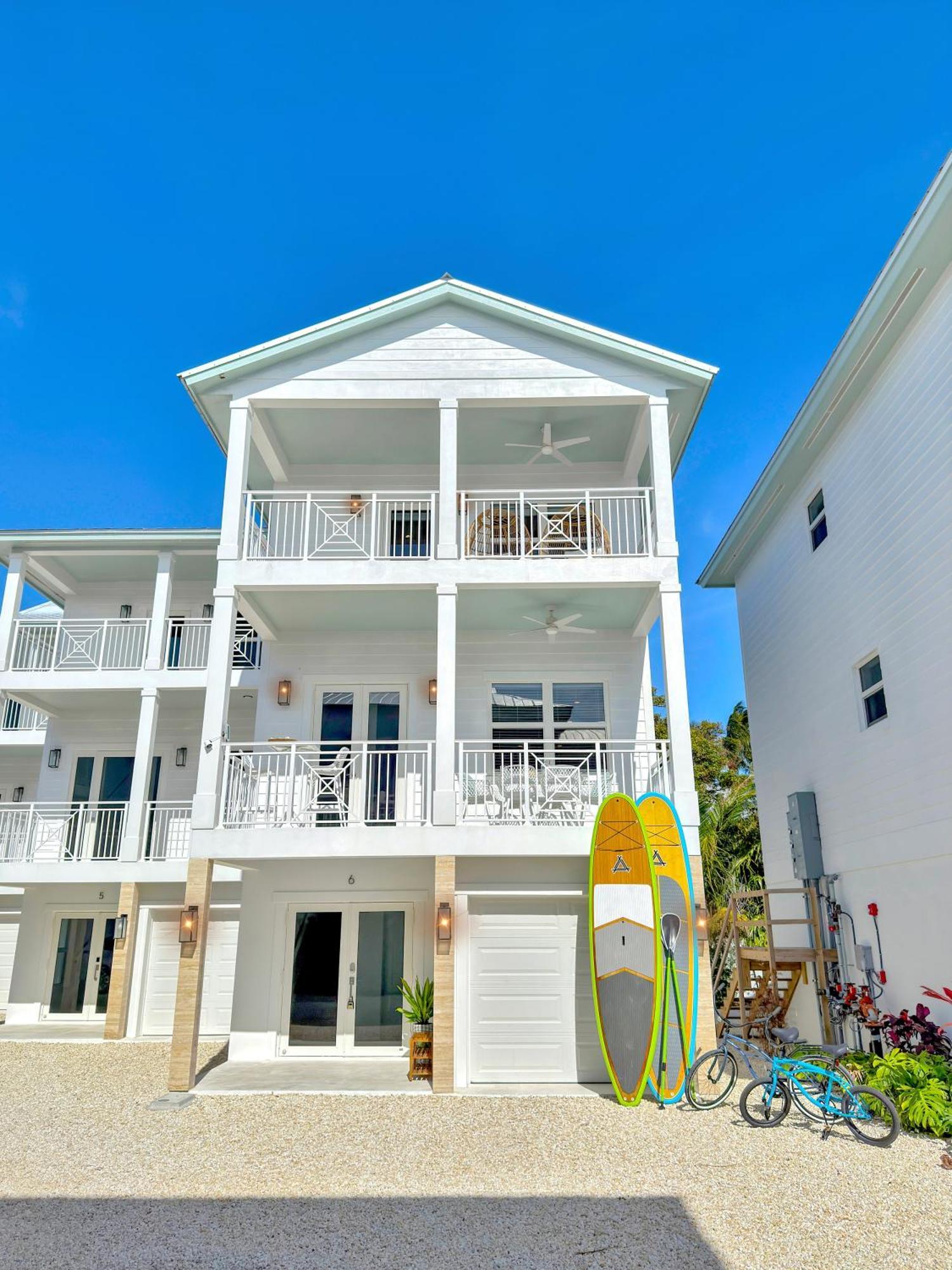 Holiday home At The Sandbar - Oceanfront, Htd Pool, Dock, Gameroom Islamorada