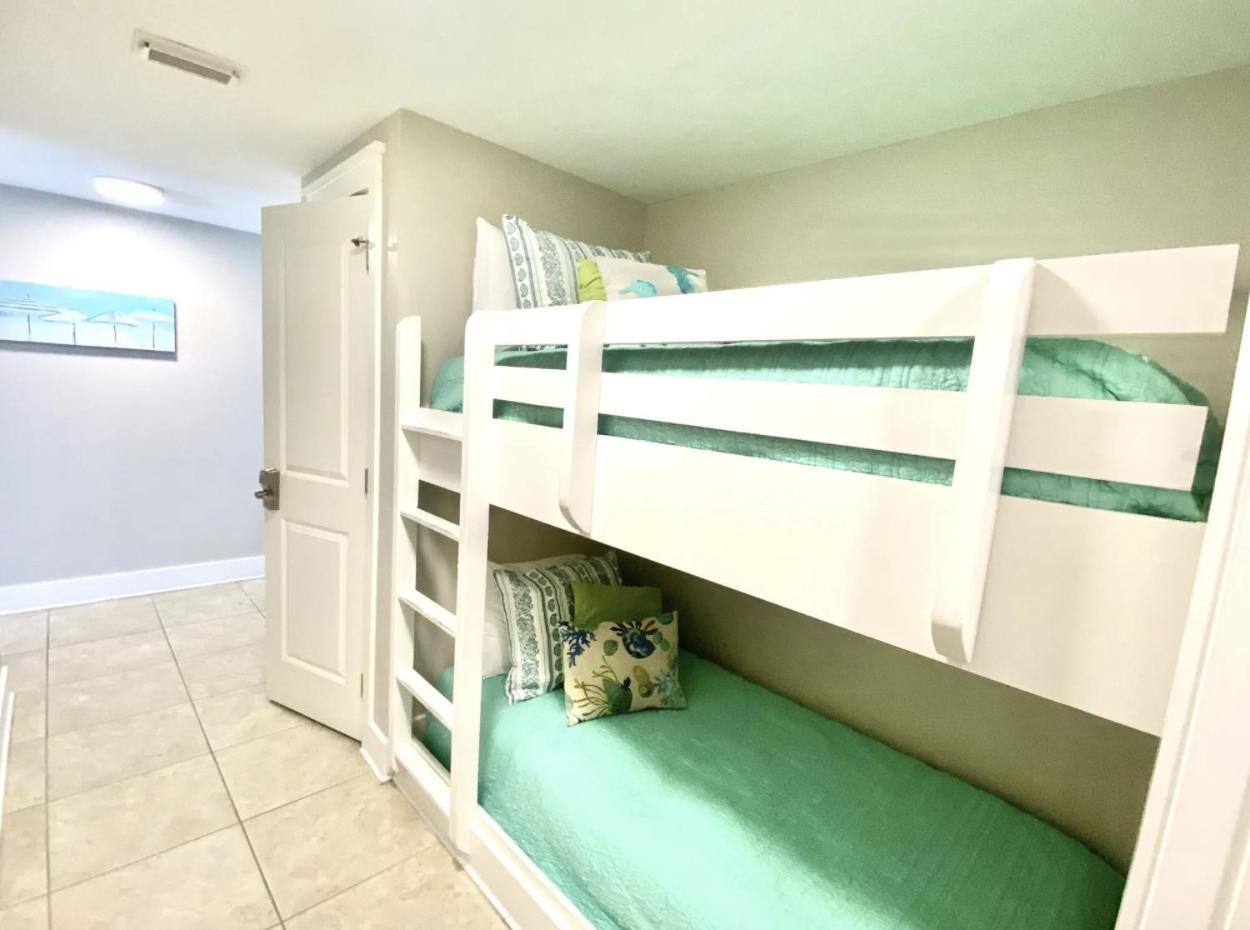 Apartment Available For Season! Waterscape A601 Banana Pancakes *