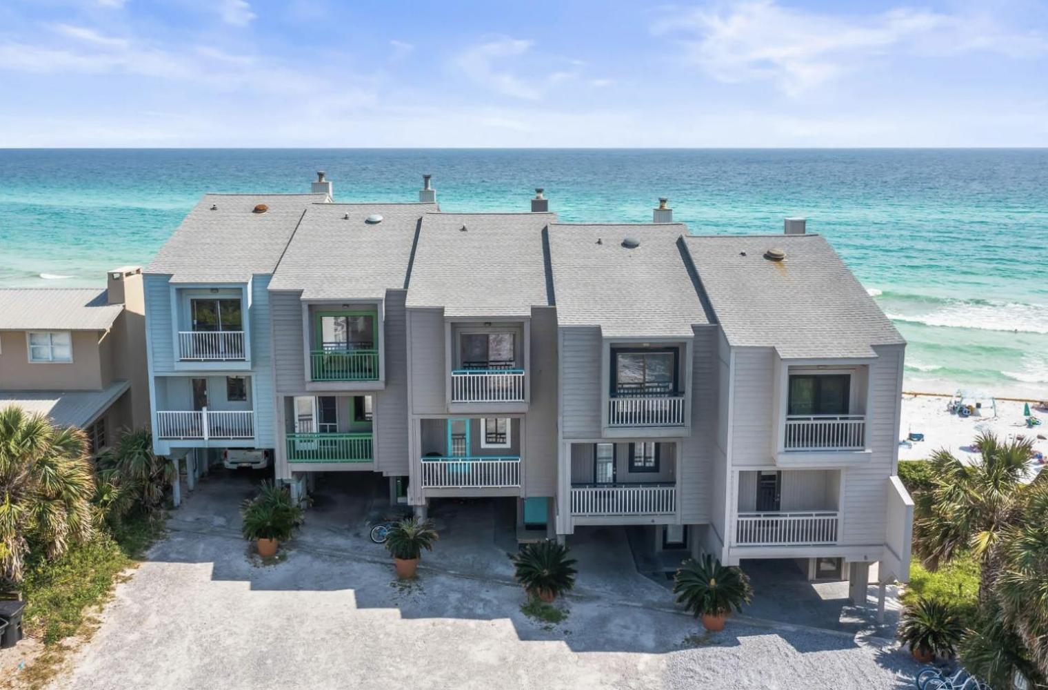 Available For Season! One Life One Gulf-front Townhome Apartment