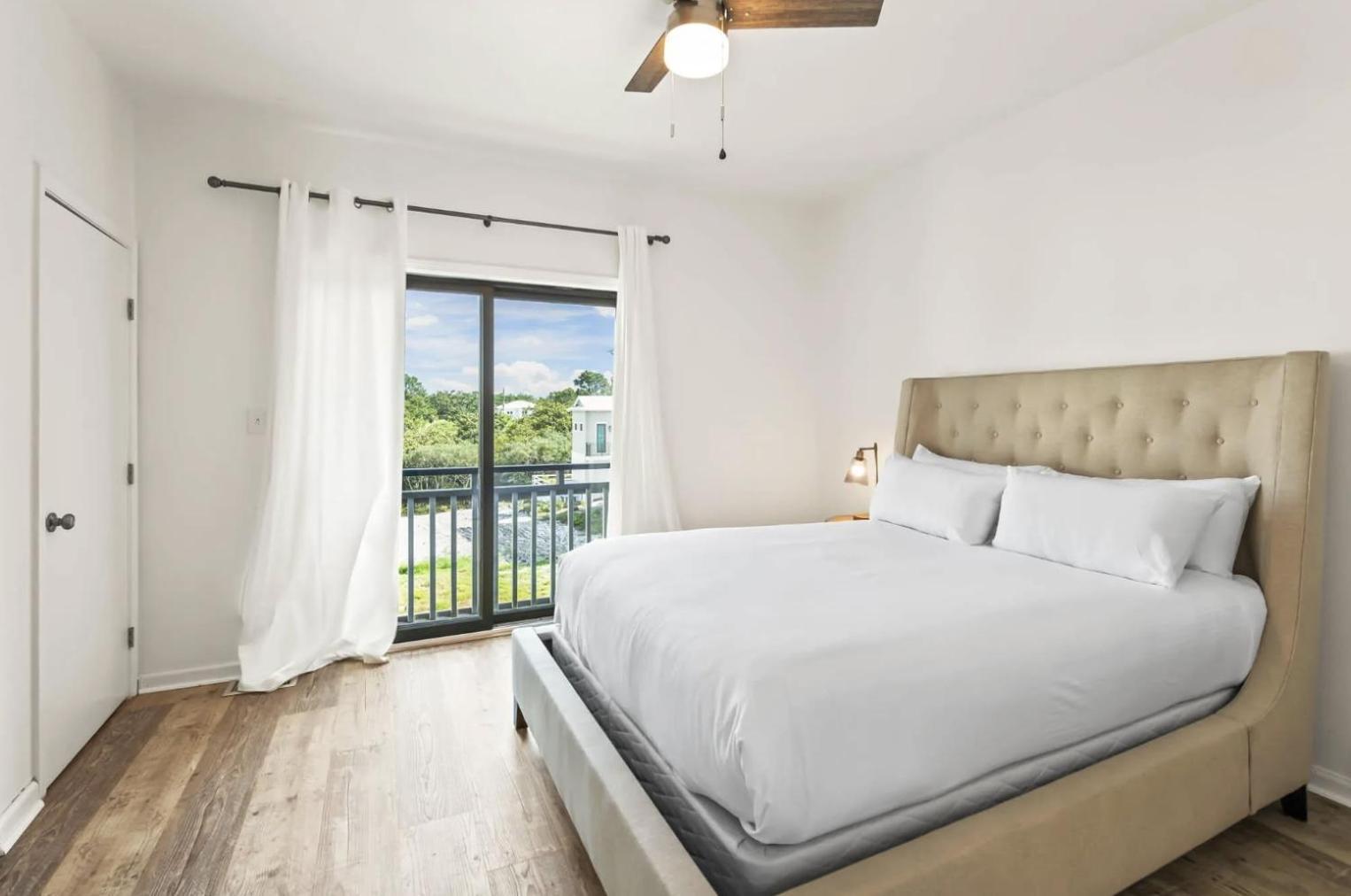 Available For Season! One Life One Gulf-front Townhome Apartment