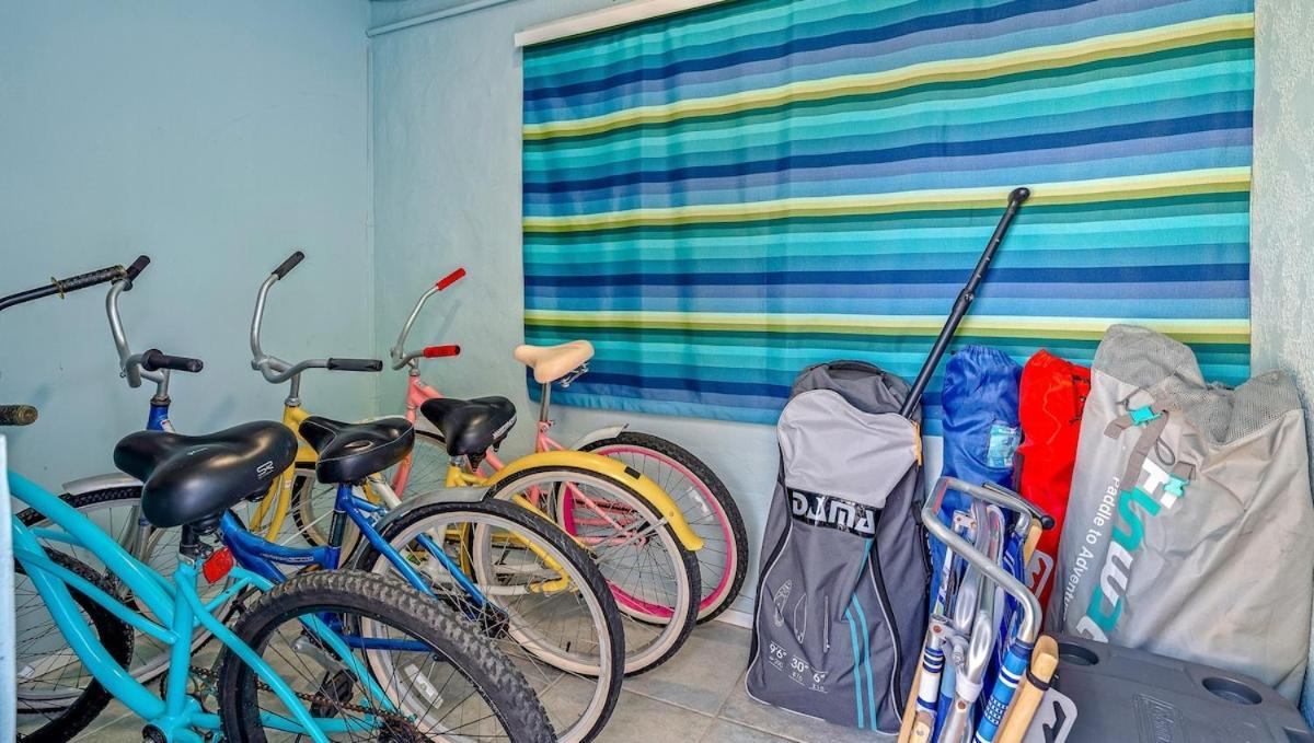 Banana At Oeste Palma With Bbq, Bikes, West Palm Beach