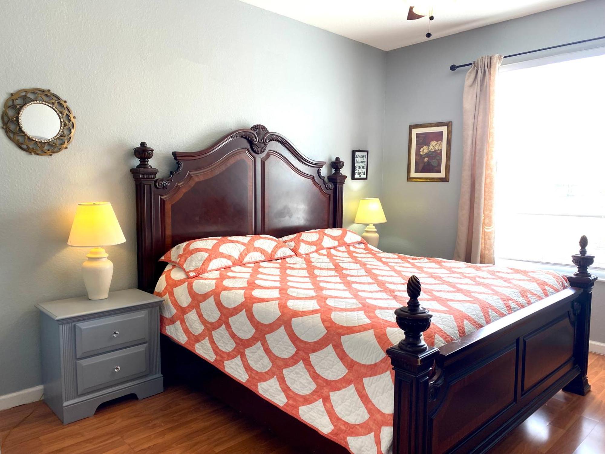 Apartment 3 Bedroom Style Condo, 3 Miles To Disney! *