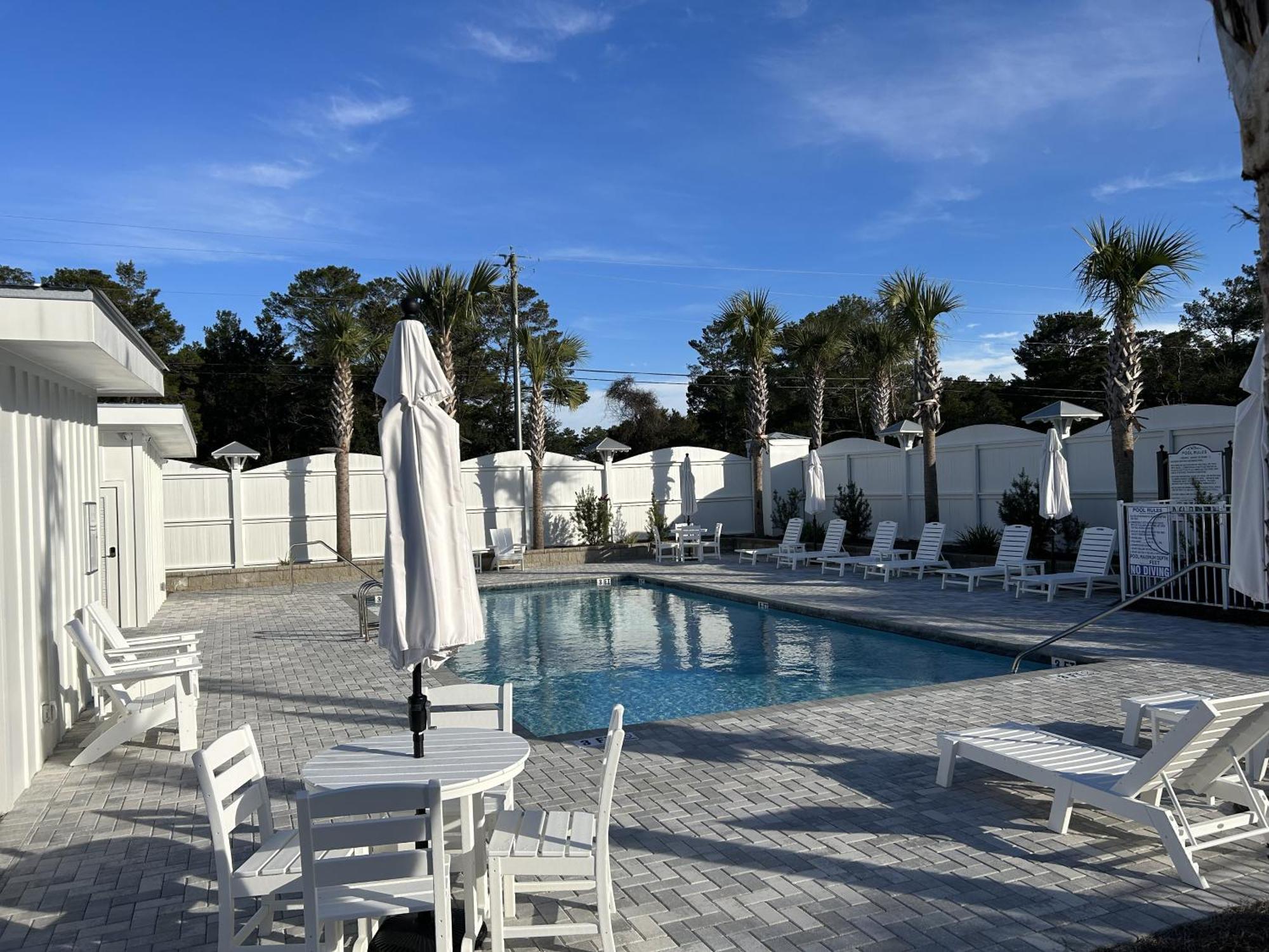 Holiday home New Pool 4 Bdr Screened Porch *