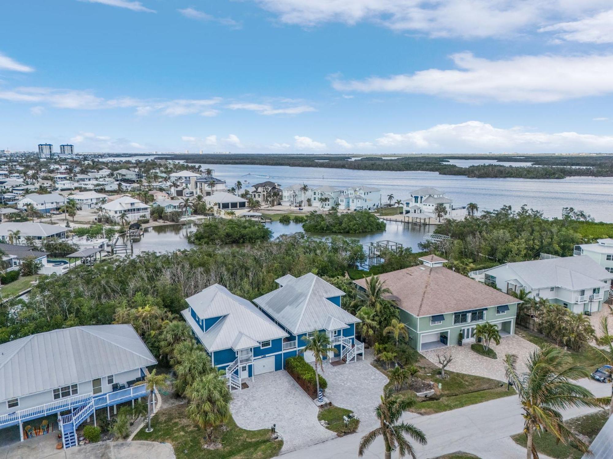 Close To Beach, Secluded Pier With Partial Bay Views - Blue Bayou B - Roelens *