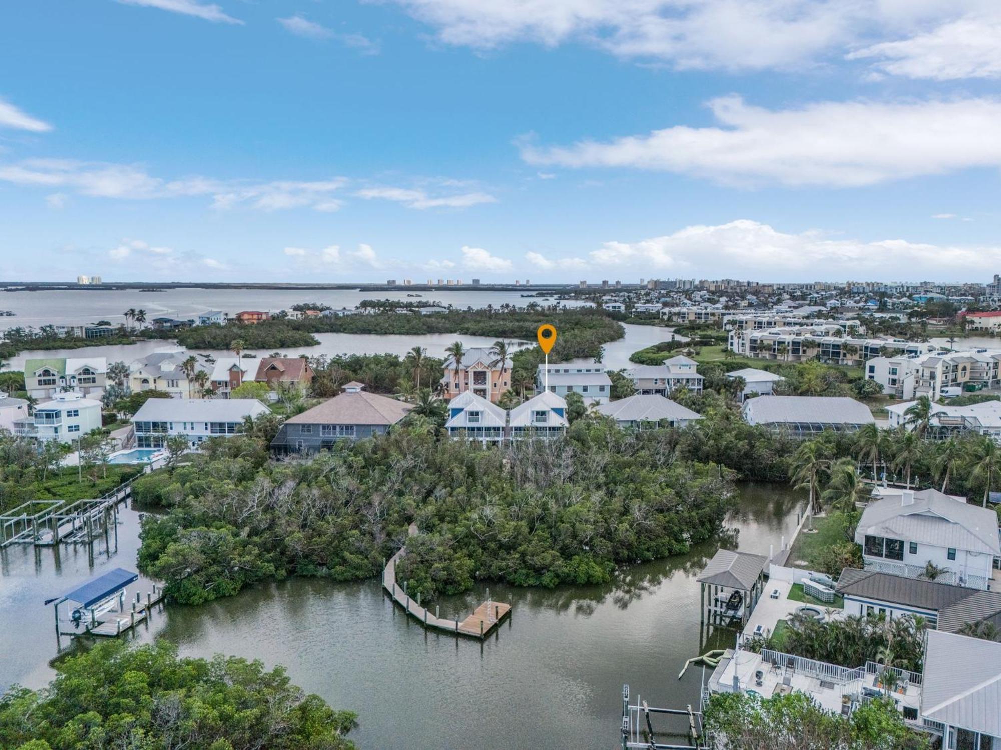 Close To Beach, Secluded Pier With Partial Bay Views - Blue Bayou B - Roelens Fort Myers Beach