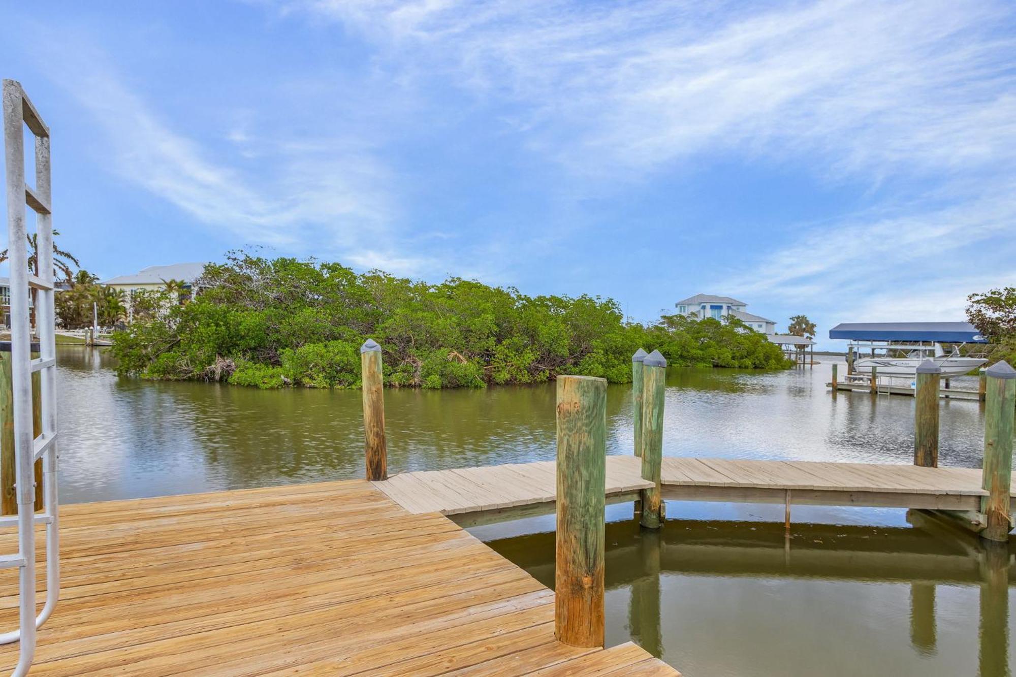 Close To Beach, Secluded Pier With Partial Bay Views - Blue Bayou B - Roelens *