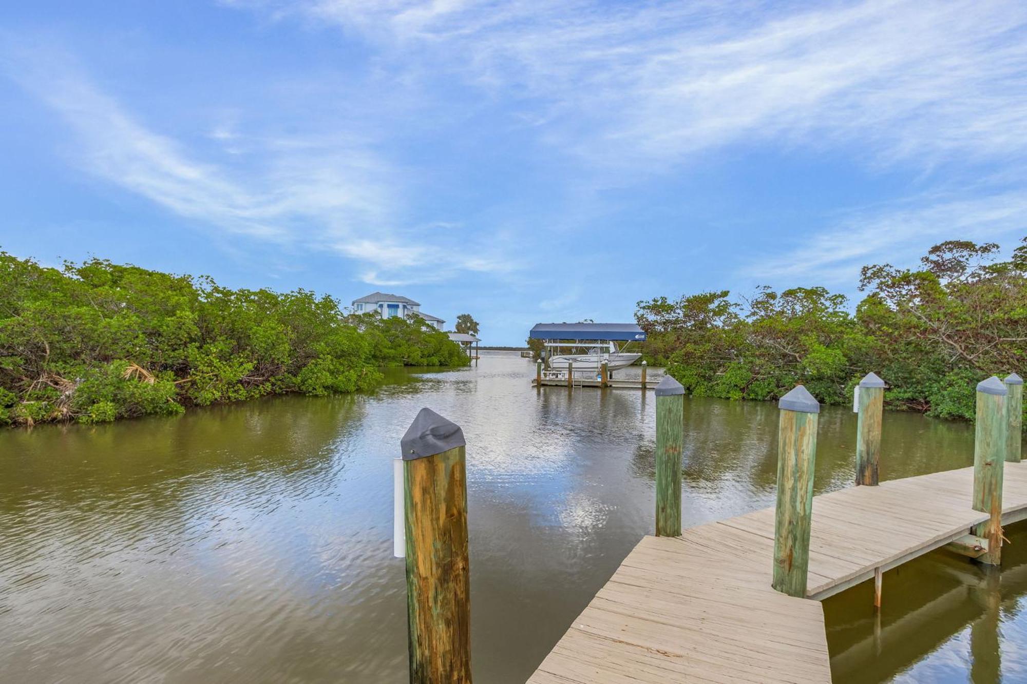 Close To Beach, Secluded Pier With Partial Bay Views - Blue Bayou B - Roelens