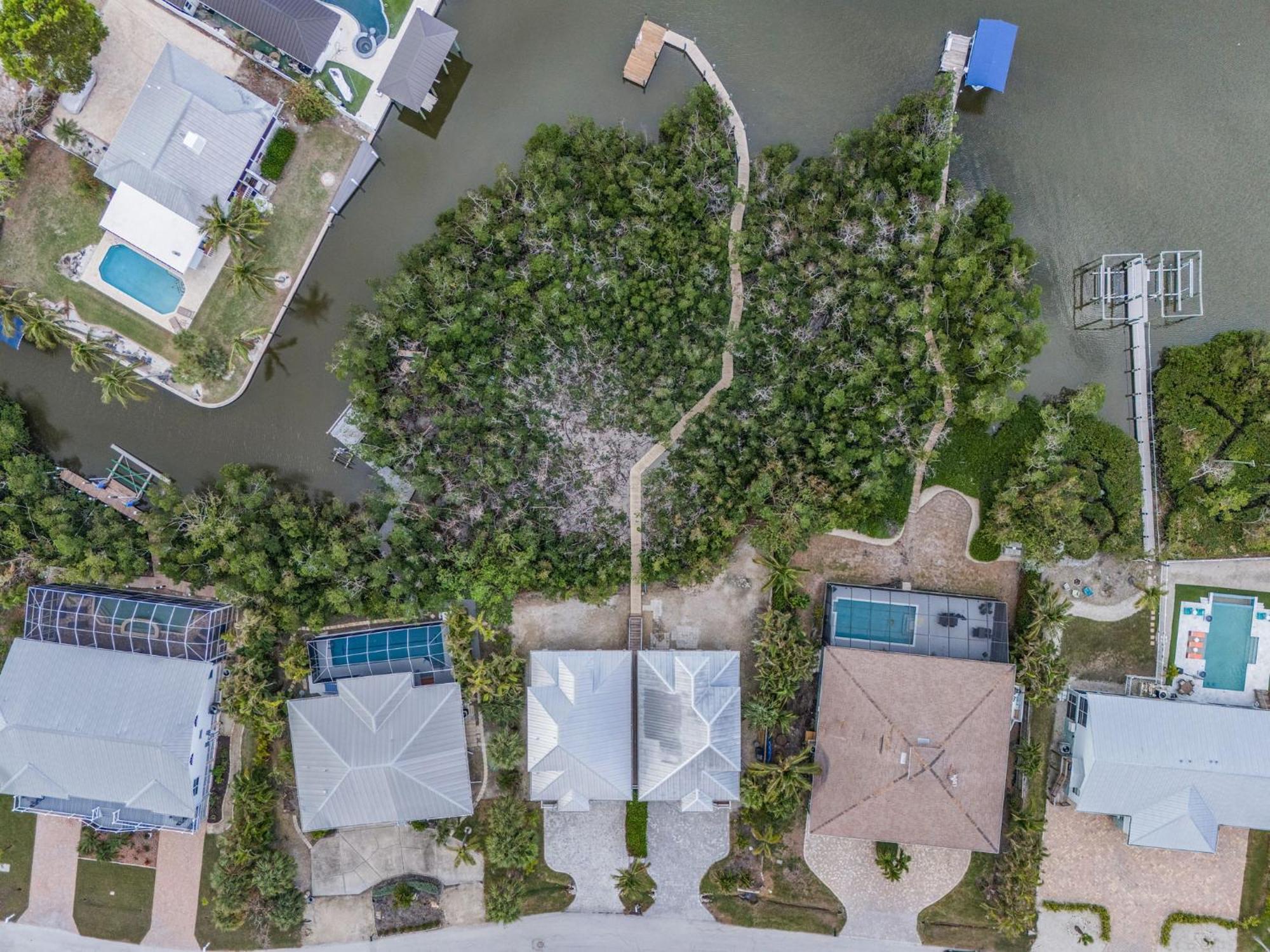 Close To Beach, Secluded Pier With Partial Bay Views - Blue Bayou B - Roelens *