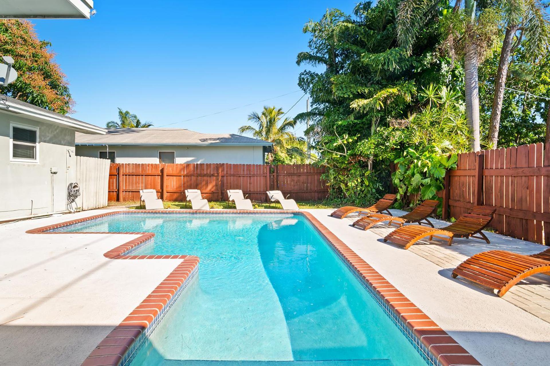 Tropical Escape Pool Sauna 4bdrm 8 Min Bch Villa *