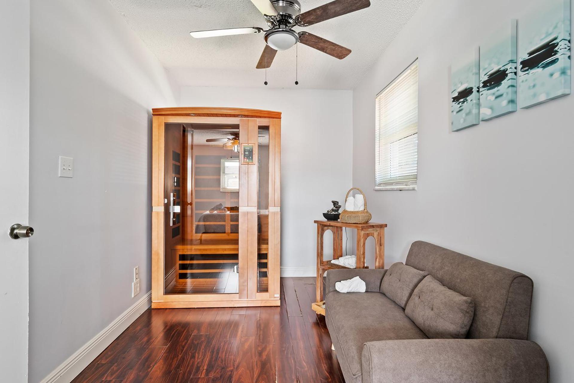 Tropical Escape Pool Sauna 4bdrm 8 Min Bch Villa