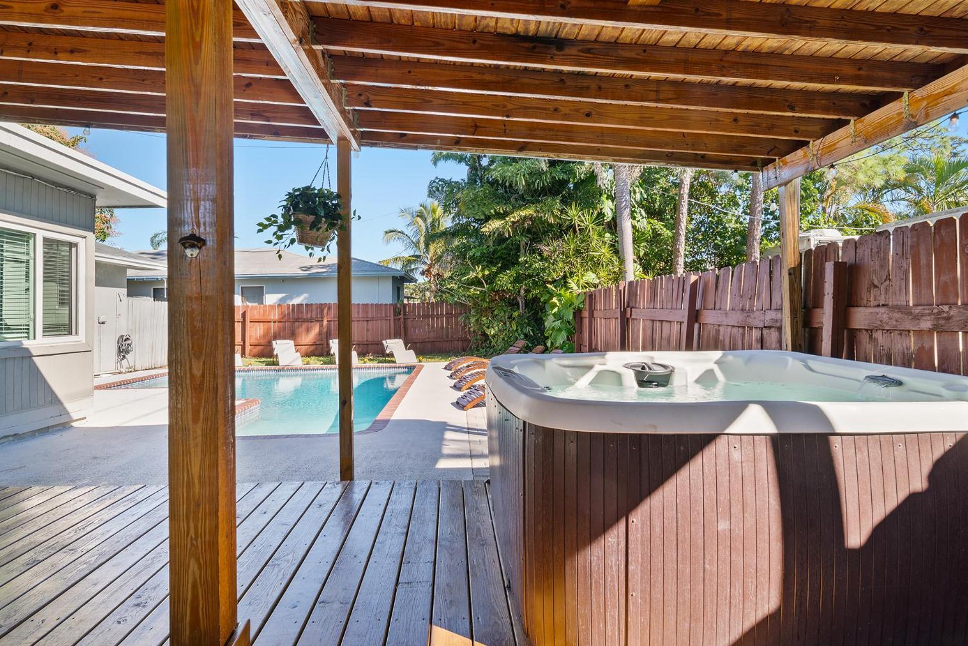Tropical Escape Pool Sauna 4bdrm 8 Min Bch Villa *